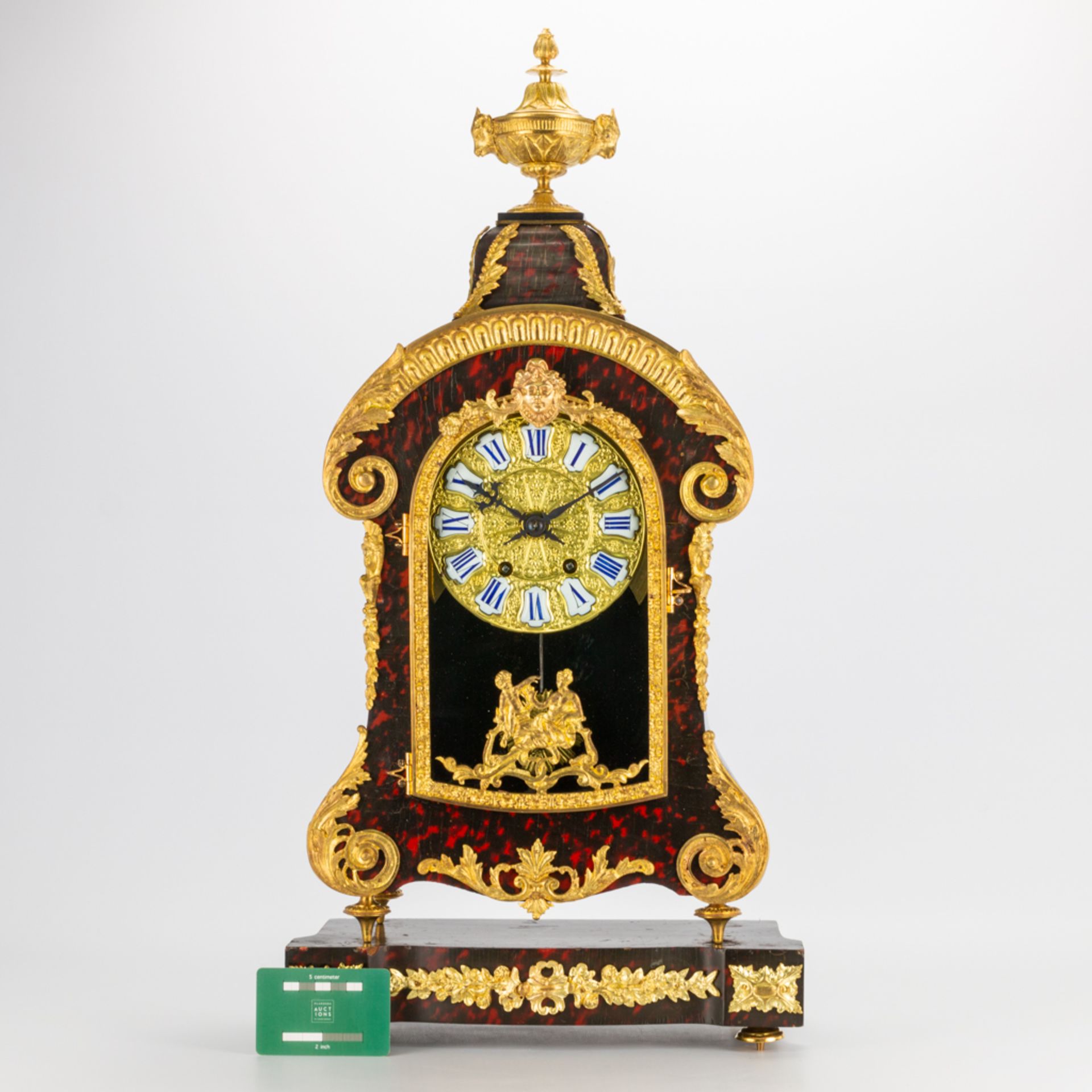 A table clock on console, made of tortoise shell and mounted with ormolu bronze. 19th century. (14,5 - Image 9 of 20