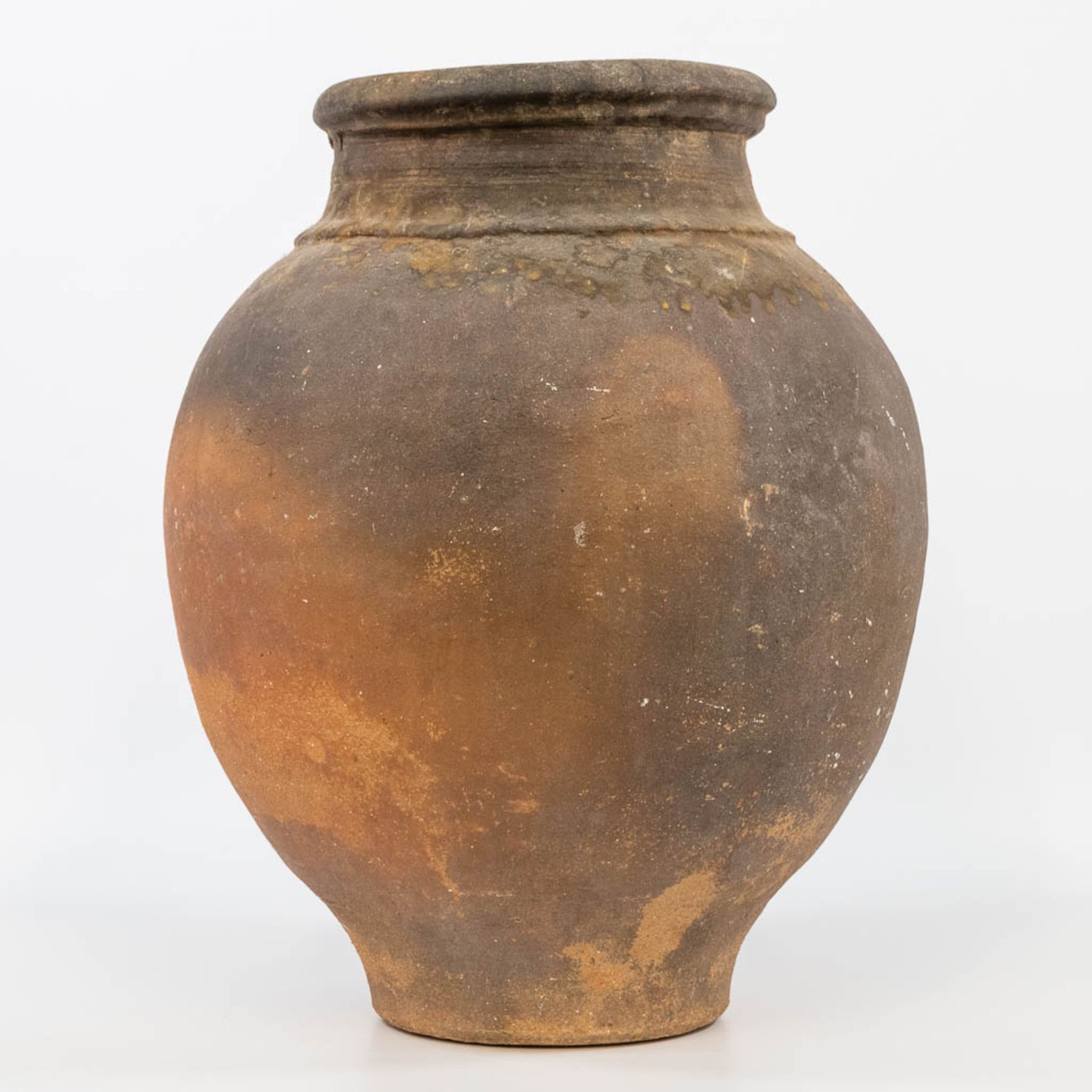 An antique terracotta jar. 19th century. (49 x 32 cm) - Bild 4 aus 12