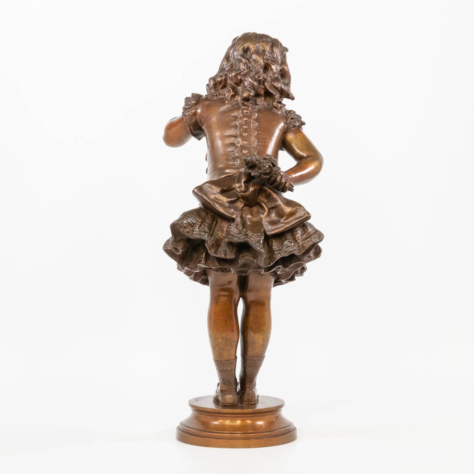 Adrien Etienne GAUDEZ (1845-1902) an elegant bronze statue of a young girl. (22,5 x 30 x 60 cm) - Bild 4 aus 14