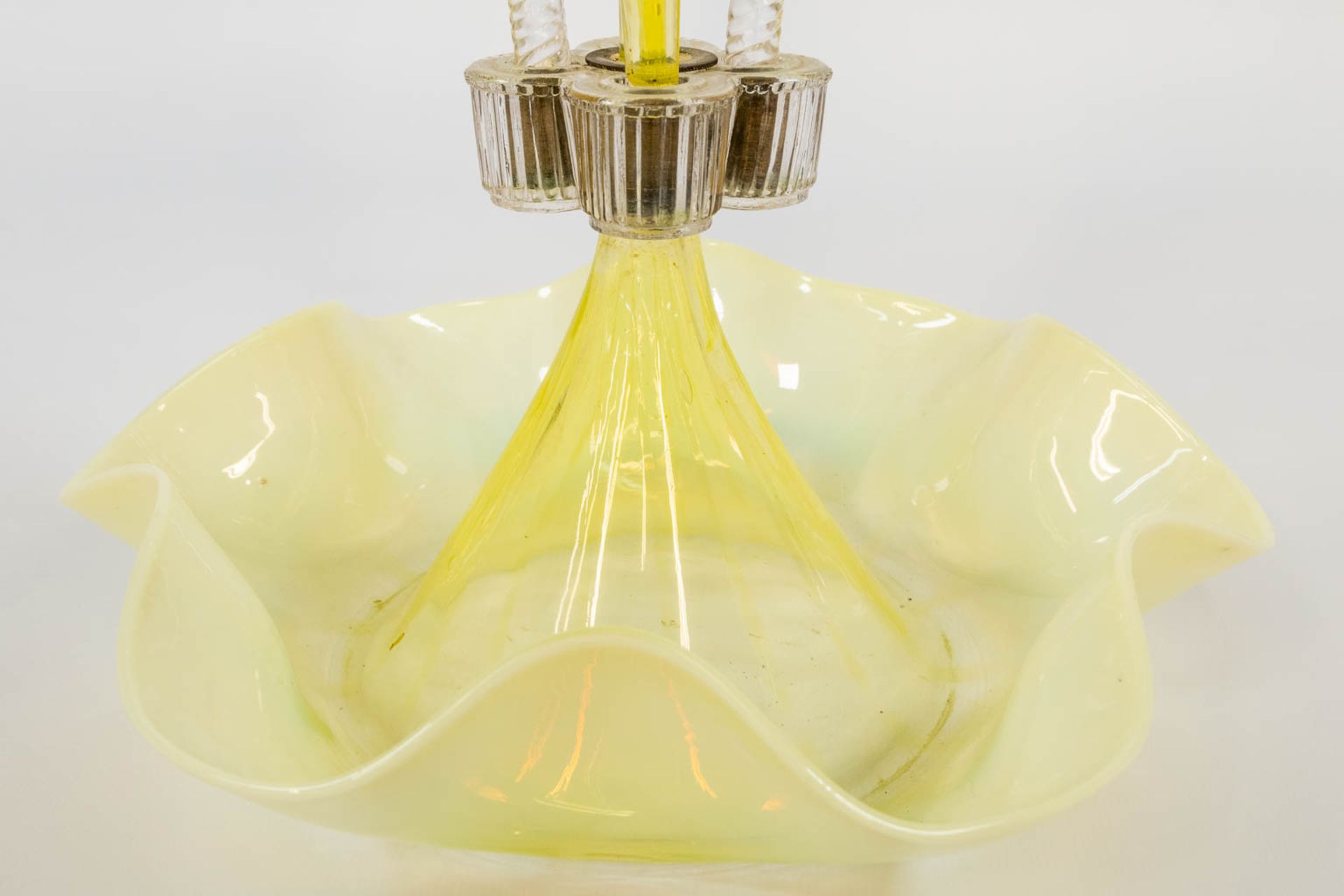 A yellow and clear glass table centrepiece pic-fleur, made in Murano, Italy. (25 x 28 x 45 cm) - Bild 10 aus 15