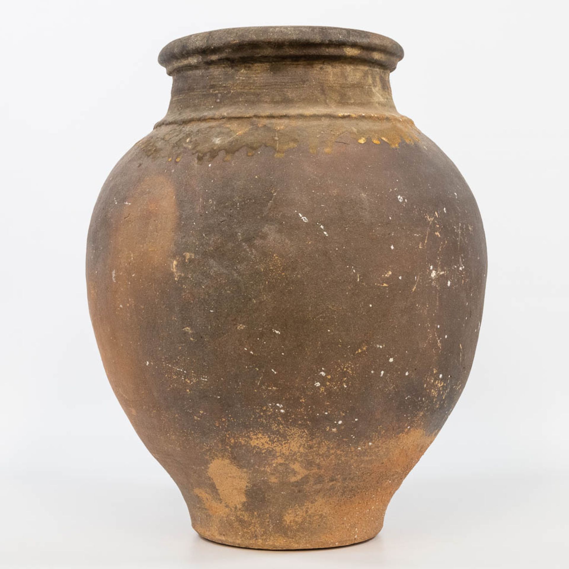 An antique terracotta jar. 19th century. (49 x 32 cm) - Bild 6 aus 12