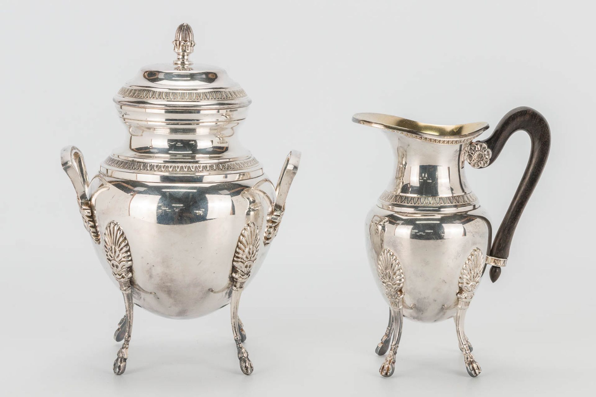 A silver-plated coffee and tea service, on a serving tray. With ebony handles. In the style of a Mal - Bild 15 aus 22