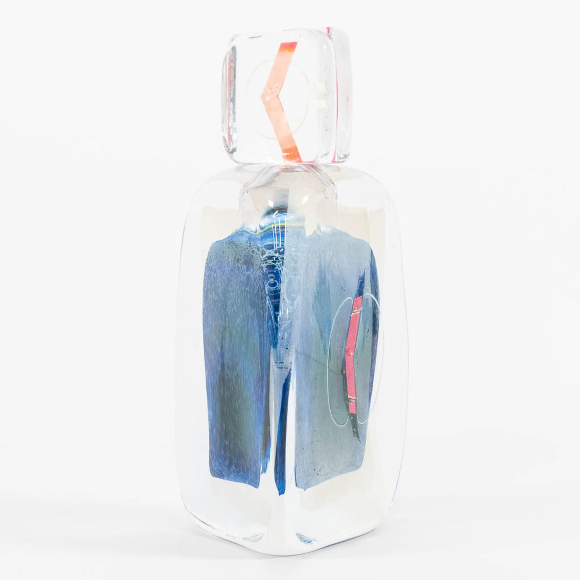 Nicolas MORIN (1959) A studio glass vase with stopper, marked on the base 2004. (9 x 10 x 21,5 cm) - Image 5 of 12