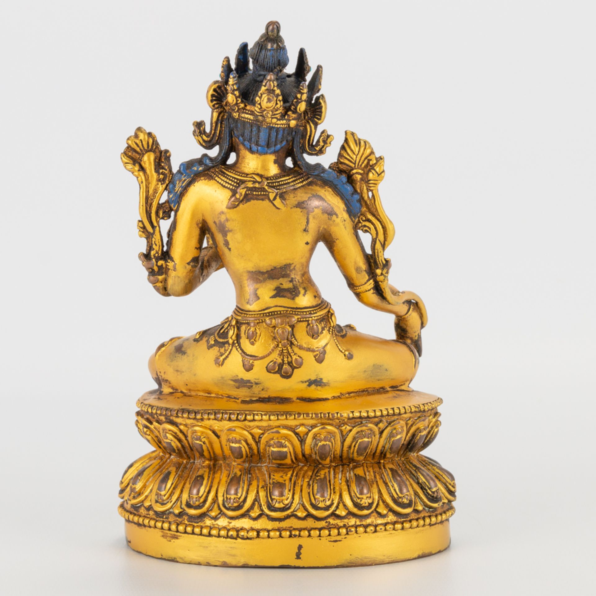 An Oriental bronze Guanyin. 19th/20th century. (9 x 12,5 x 20 cm) - Bild 10 aus 16