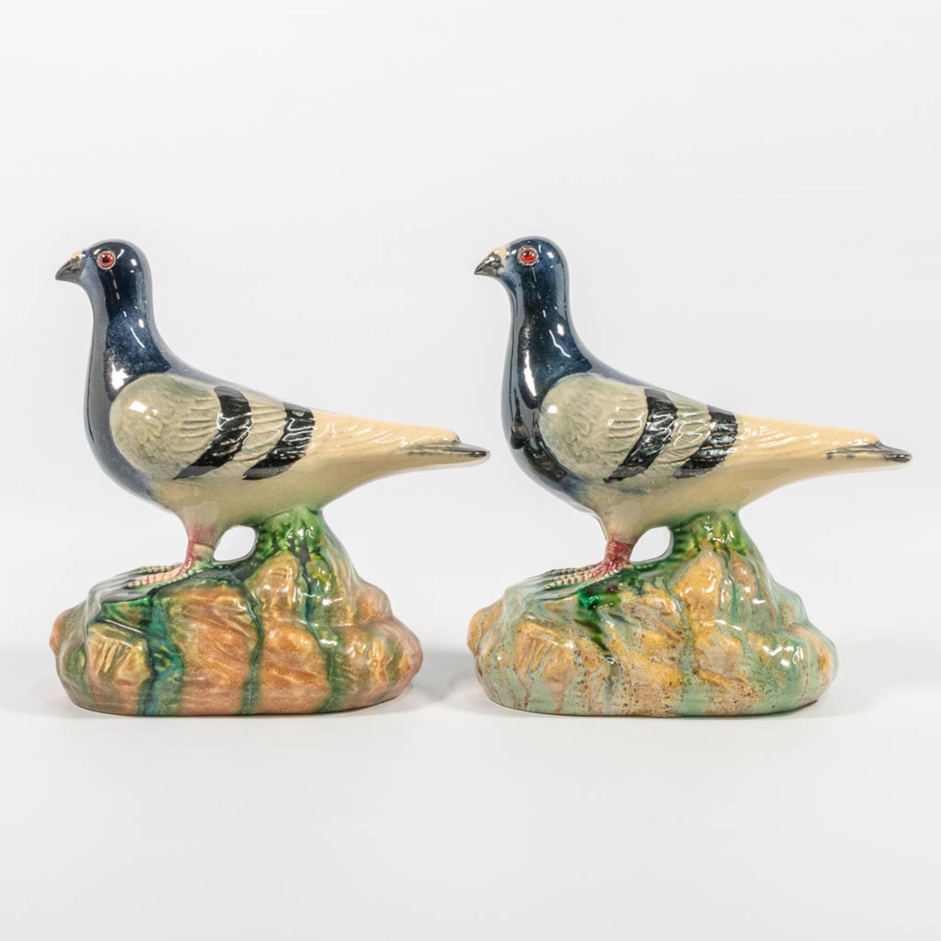A pair of pigeons, made of ceramic, probably of Italian origin. (21 x 23 x 12) - Bild 5 aus 13
