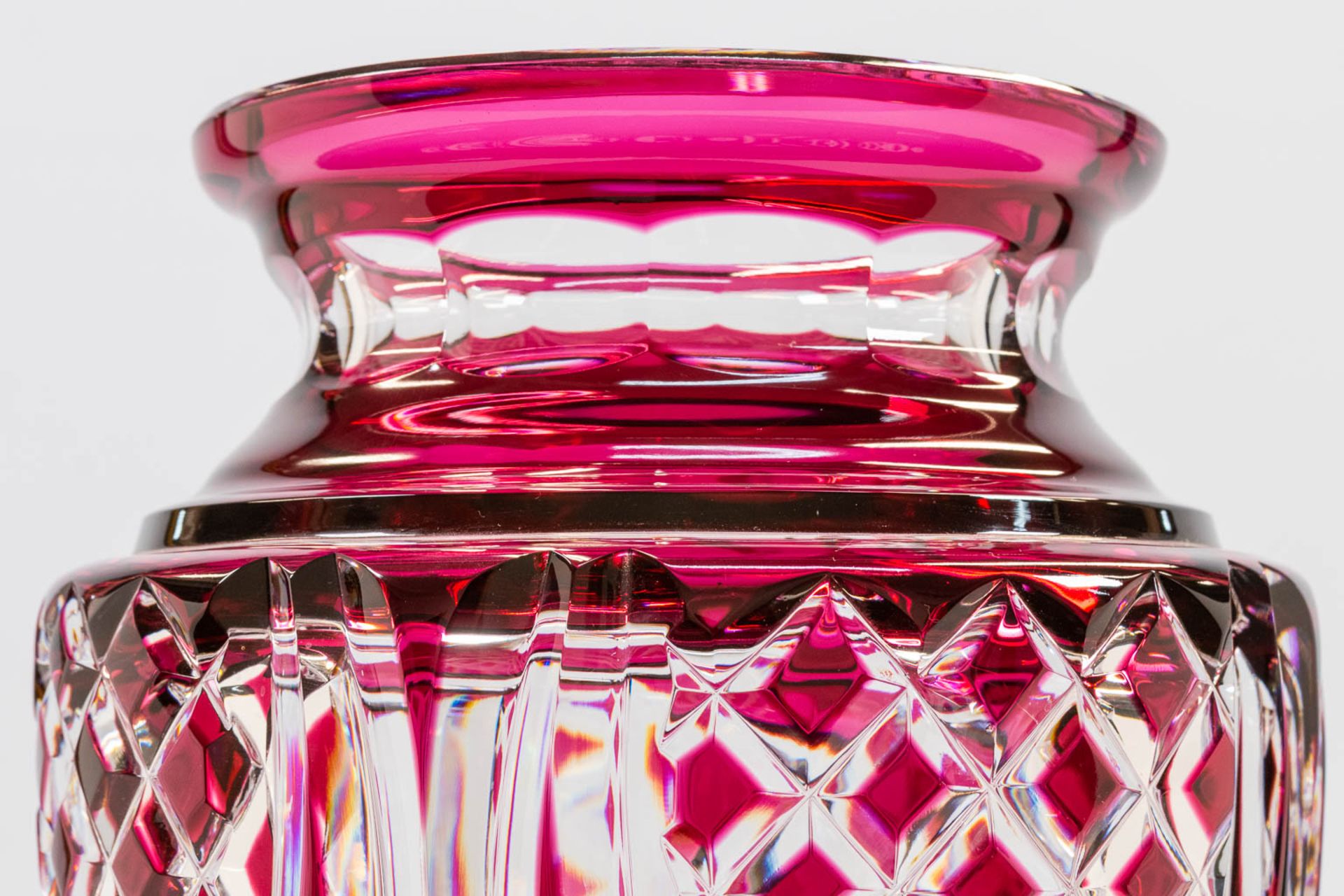 A collection of 2 exceptional and large Val Saint Lambert crystal vases, model Jupiter. Marked on ba - Image 28 of 31