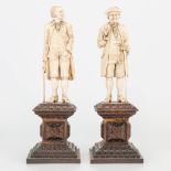 A pair of exceptionally sculptured ivory figurines, Dieppe, 19th century. Standing on a wood base. (