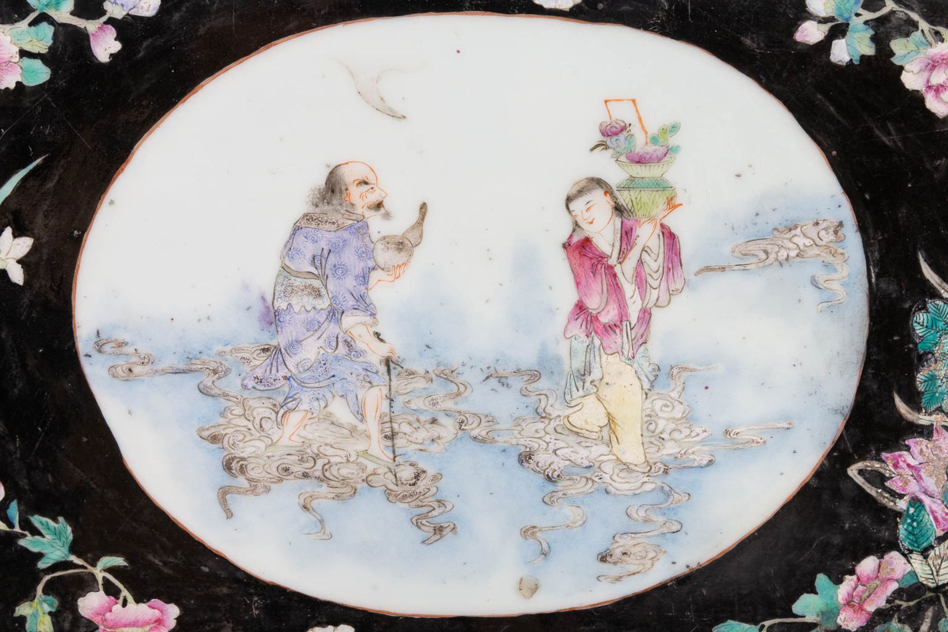 A pair of porcelain wall plaques Chinese porcelain, Famille noir with images of the immortals. 19th/ - Bild 9 aus 13