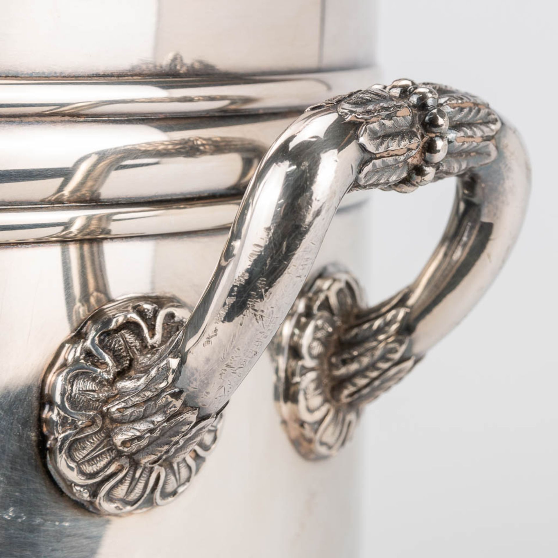 A Christofle silver-plated champagne bucket of the model: 'Malmaison'. (23 x 23 x 19 cm) - Bild 8 aus 10