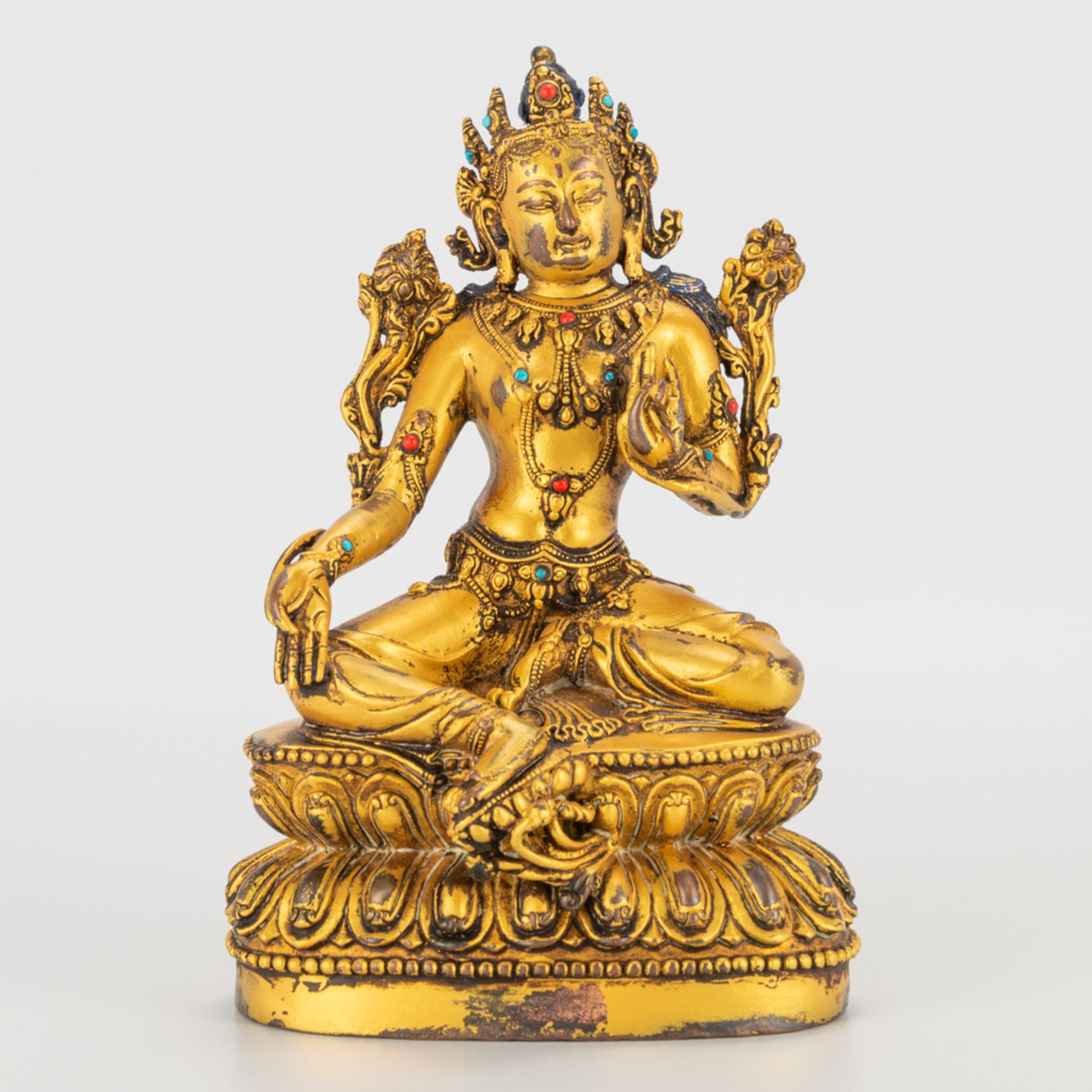 An Oriental bronze Guanyin. 19th/20th century. (9 x 12,5 x 20 cm)