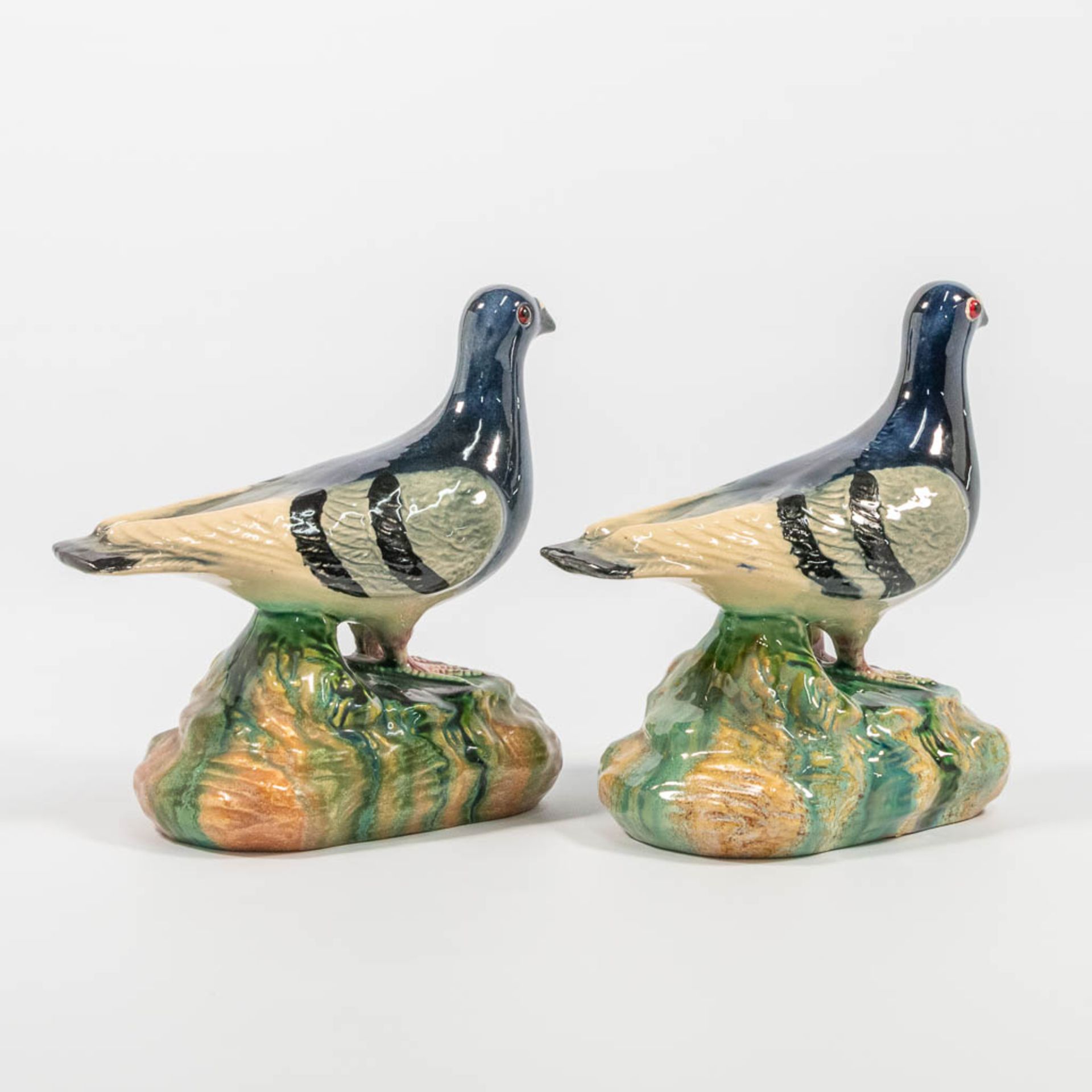 A pair of pigeons, made of ceramic, probably of Italian origin. (21 x 23 x 12) - Bild 4 aus 13