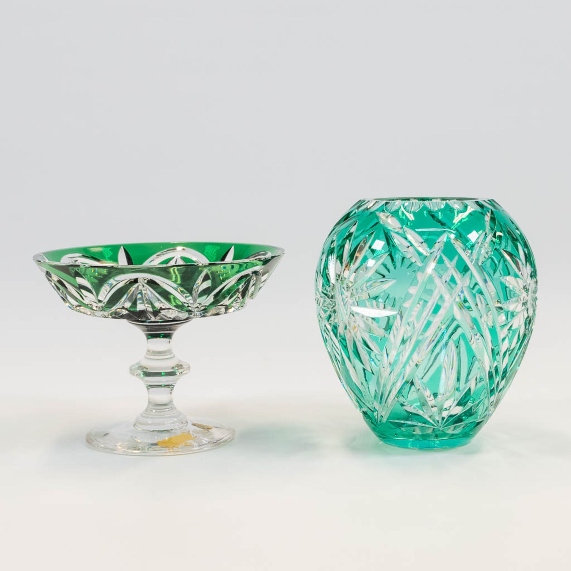 A collection of a Tazza and a flower vase in cut crystal 1 made by Val Saint Lambert and 1 made prob - Image 4 of 9