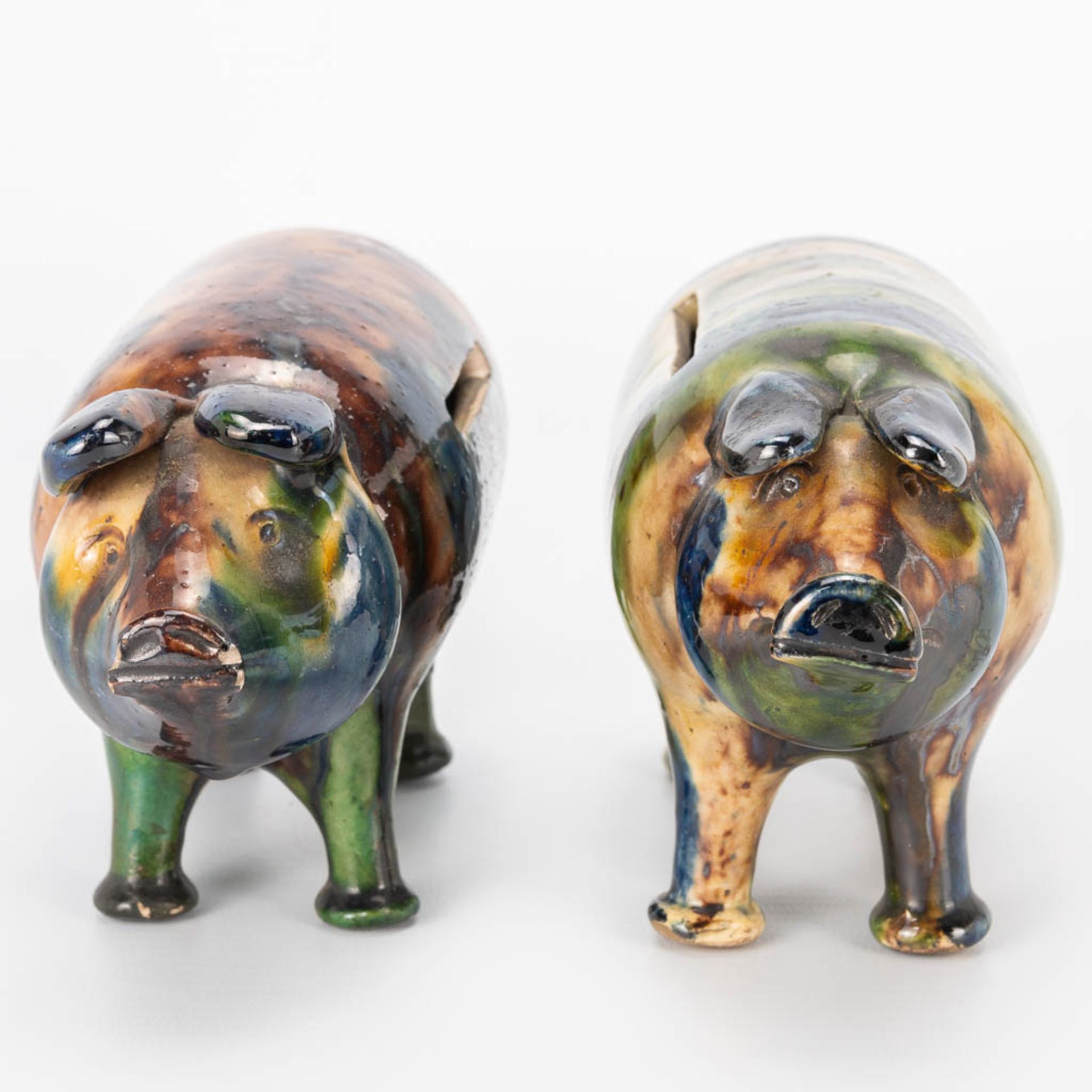 A collection of 2 Piggy banks made of Flemish Earthenware and probably made by Caessens in Kortrijk. - Bild 3 aus 12