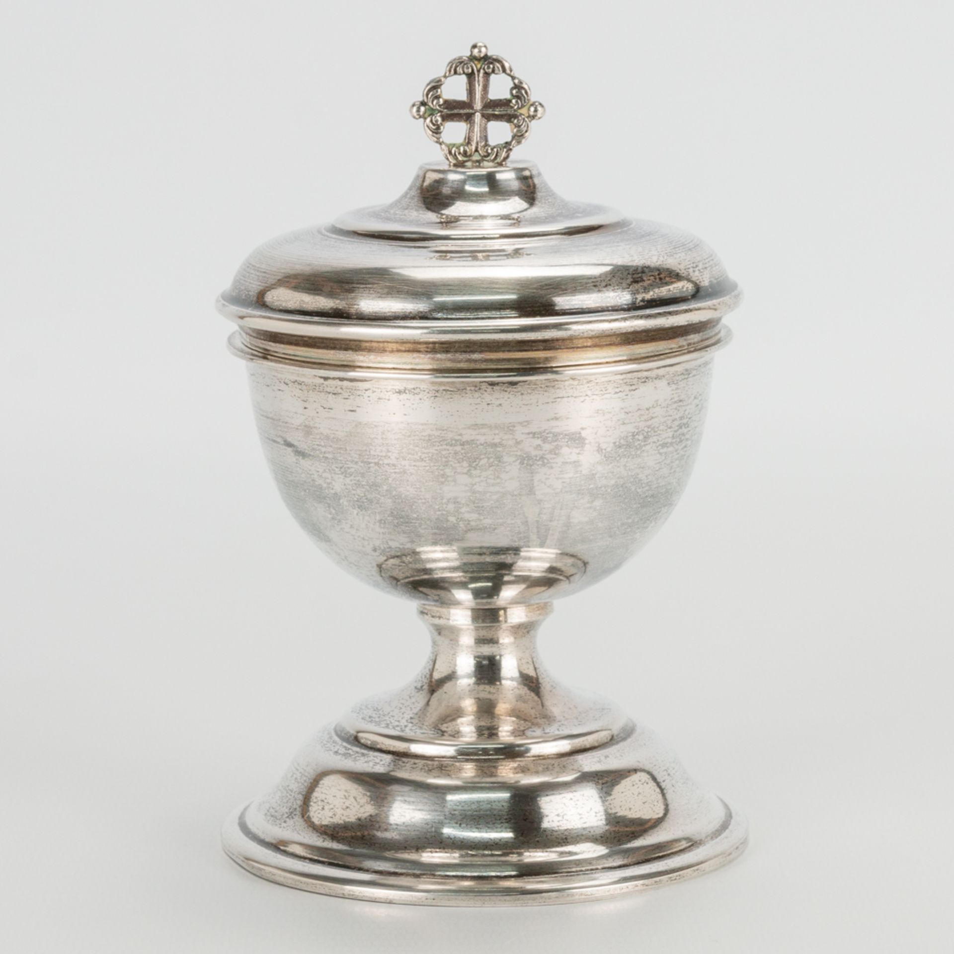 An antique silver ciborium with spoon. . (14 x 9 cm) - Bild 5 aus 11
