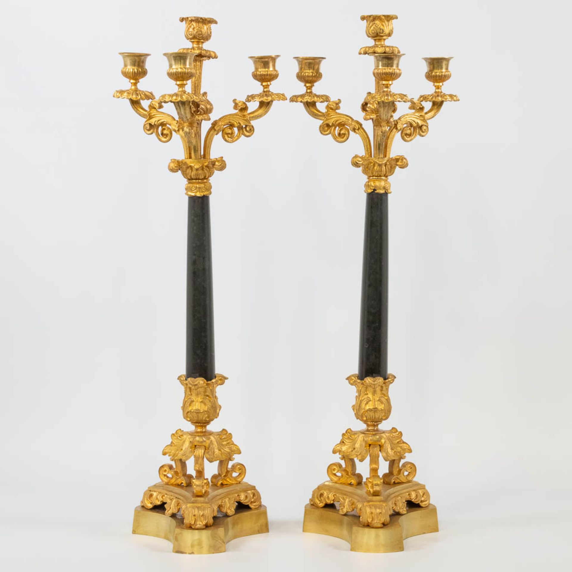 A pair of candelabra, empire style, made of gilt bronze. 19th century. (60 x 19 cm)
