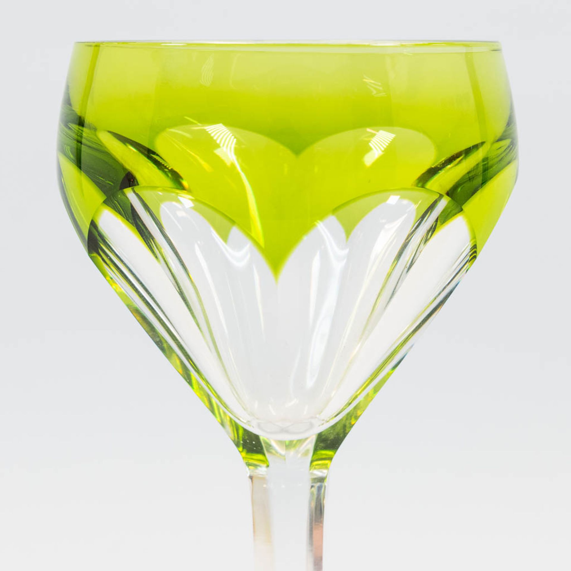 A collection of 5 cut crystal glasses in bright colours, made by Val Saint Lambert. (19 x 8 cm) - Image 6 of 12