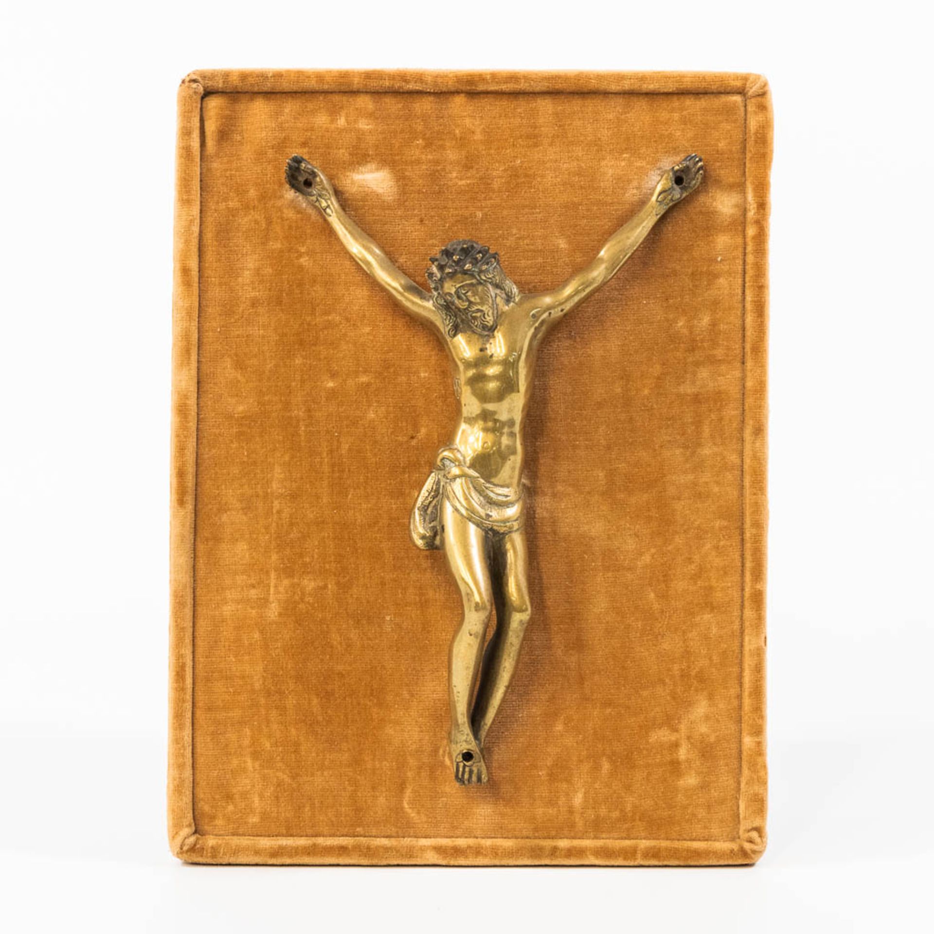 A corpus in Flemish renaissance, most likely second half of the 16th century. (3 x 10,5 x 16 cm)