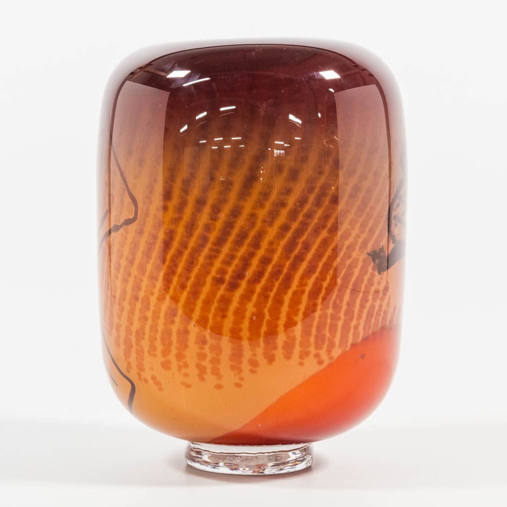 Nicolas MORIN (1959) A studio glass vase with Graal Technique. (22 x 16 cm) - Image 5 of 10