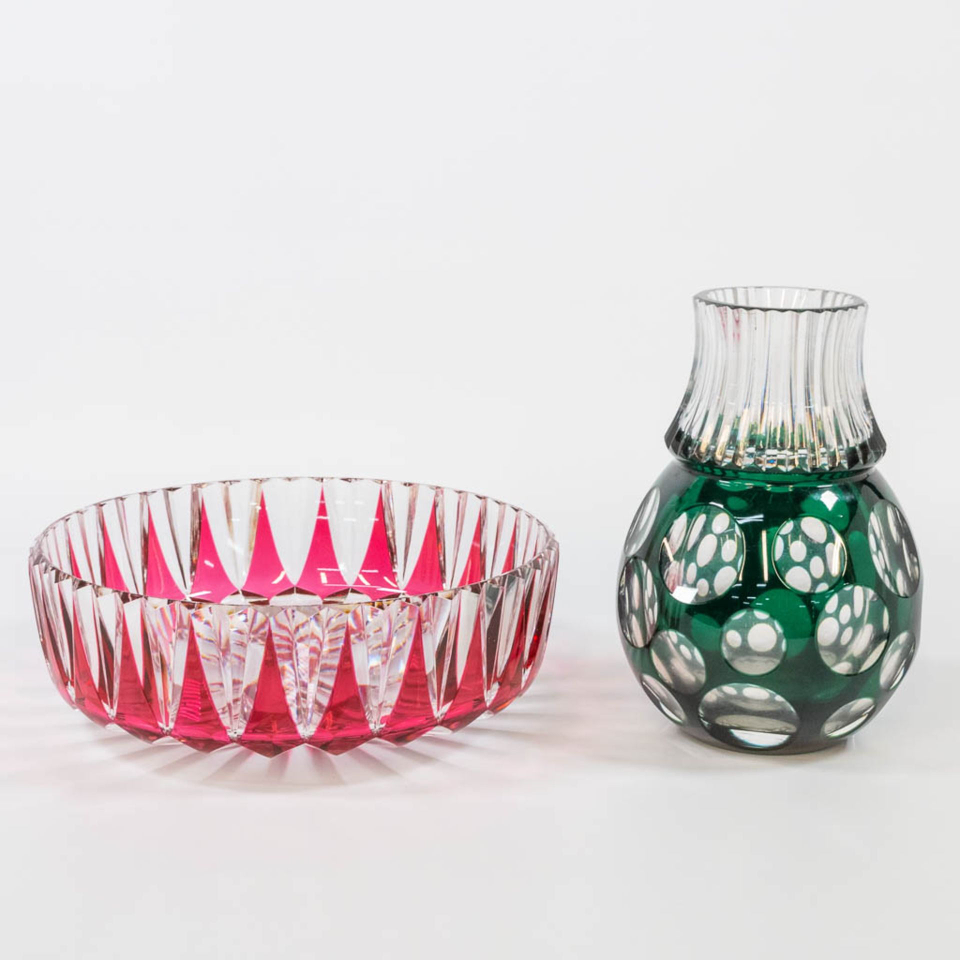 a vase and a bowl, made of cut crystal and marked Val Saint Lambert. (9 x 24,5 cm) - Image 2 of 13