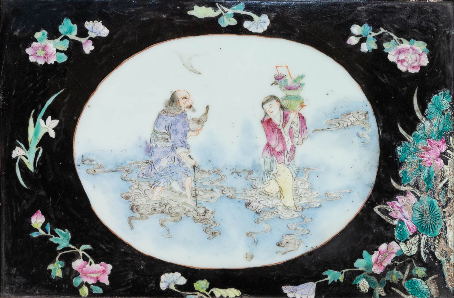 A pair of porcelain wall plaques Chinese porcelain, Famille noir with images of the immortals. 19th/ - Bild 12 aus 13
