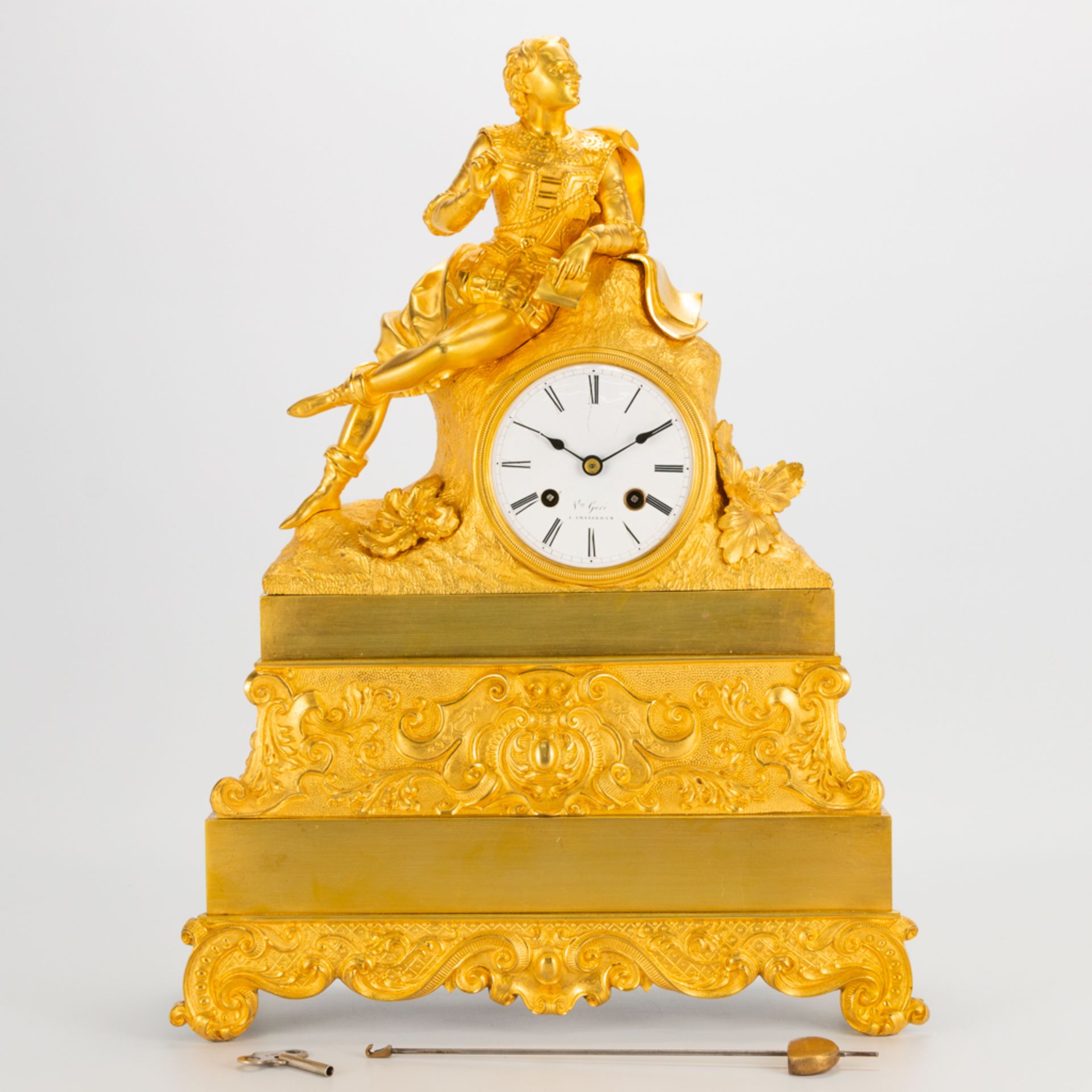 A ormolu gilt table clock made of bronze with a figurine of a noble man, enamel dial and marked Amst - Image 6 of 16