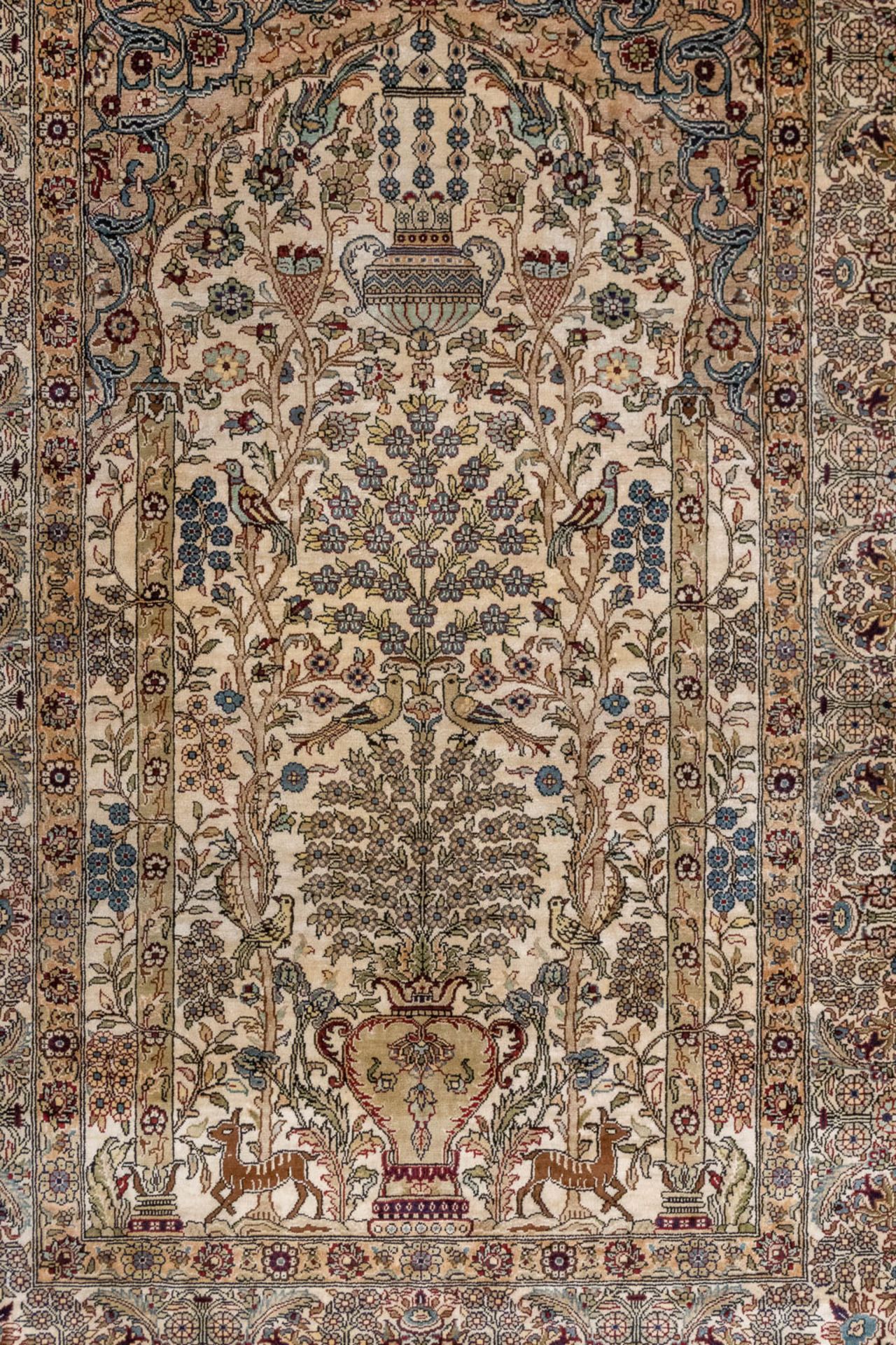 A hand-made carpet made of silk, Hereke, (122 x 77 cm).  - Bild 6 aus 6
