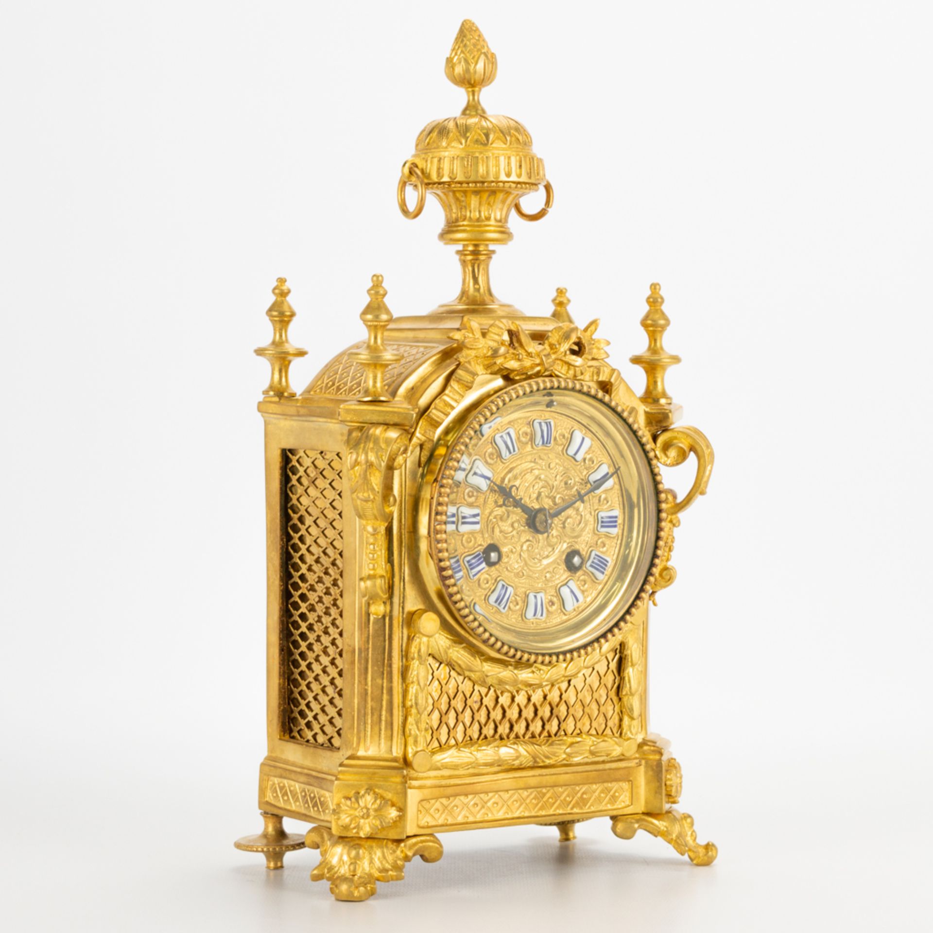 A ormolu gilt table clock made of bronze. 19th century. (10 x 17 x 31 cm) - Image 10 of 16