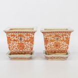 A pair of Chinese porcelain Cache-pots marked Qianlong. 19th/20th century. (16 x 16 x 15 cm)