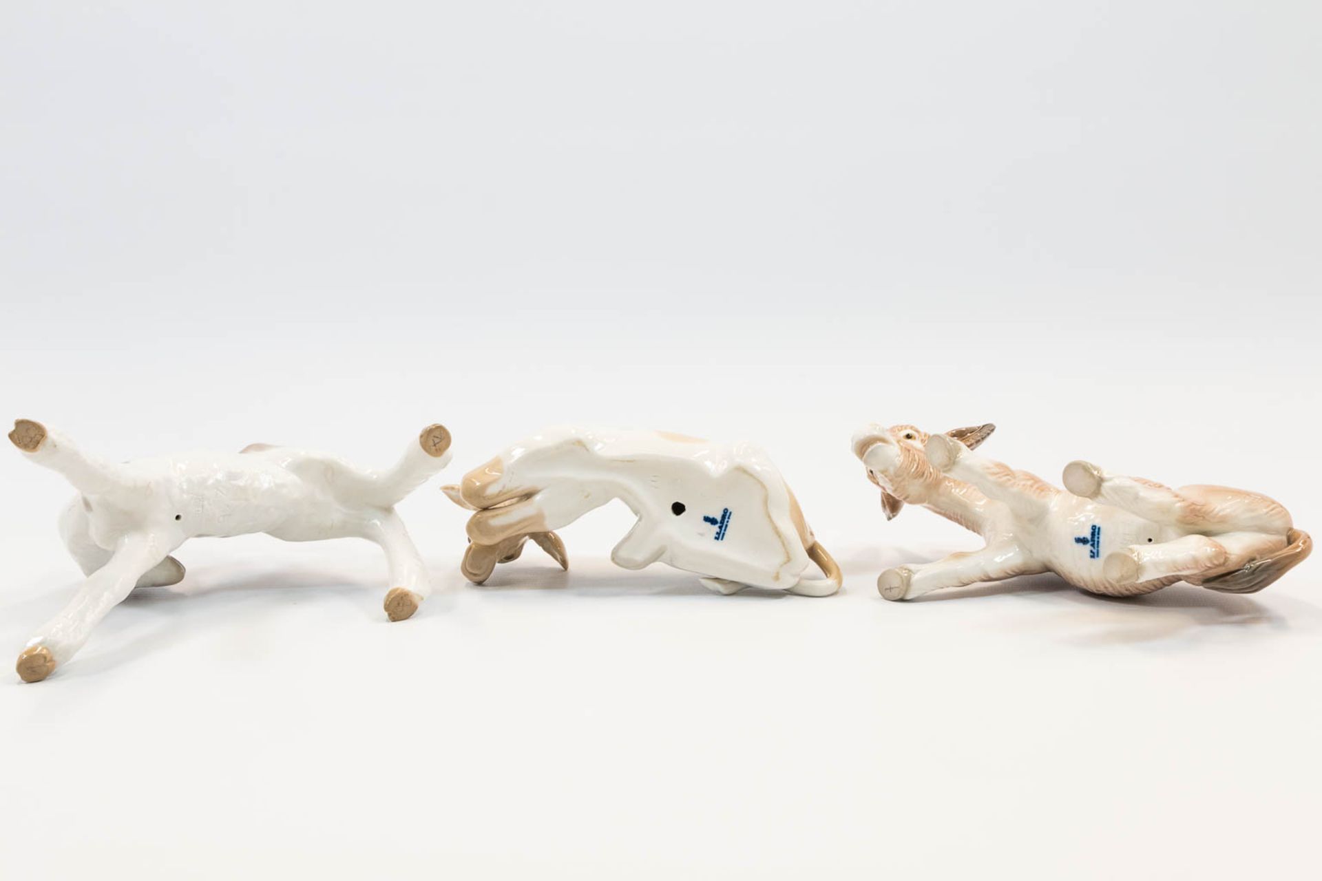 A collection of 6 porcelain figurines of animals and a fisherman, marked Lladro, made in Spain. (22  - Bild 4 aus 10