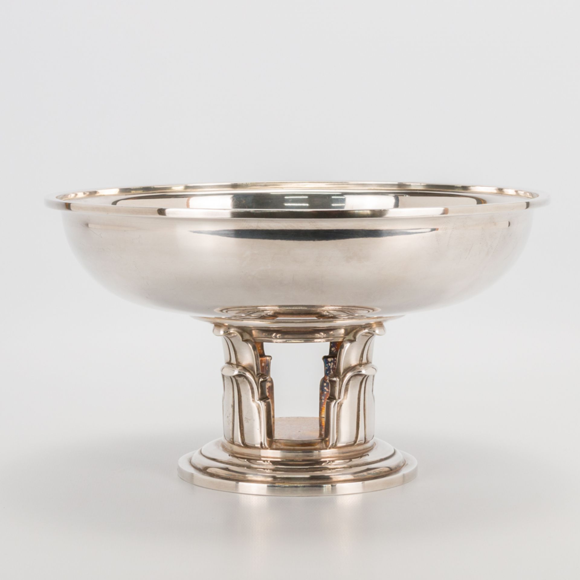 A silver plated tazza on an art deco base, marked Ercuis. (14 x 25 cm) - Bild 3 aus 12