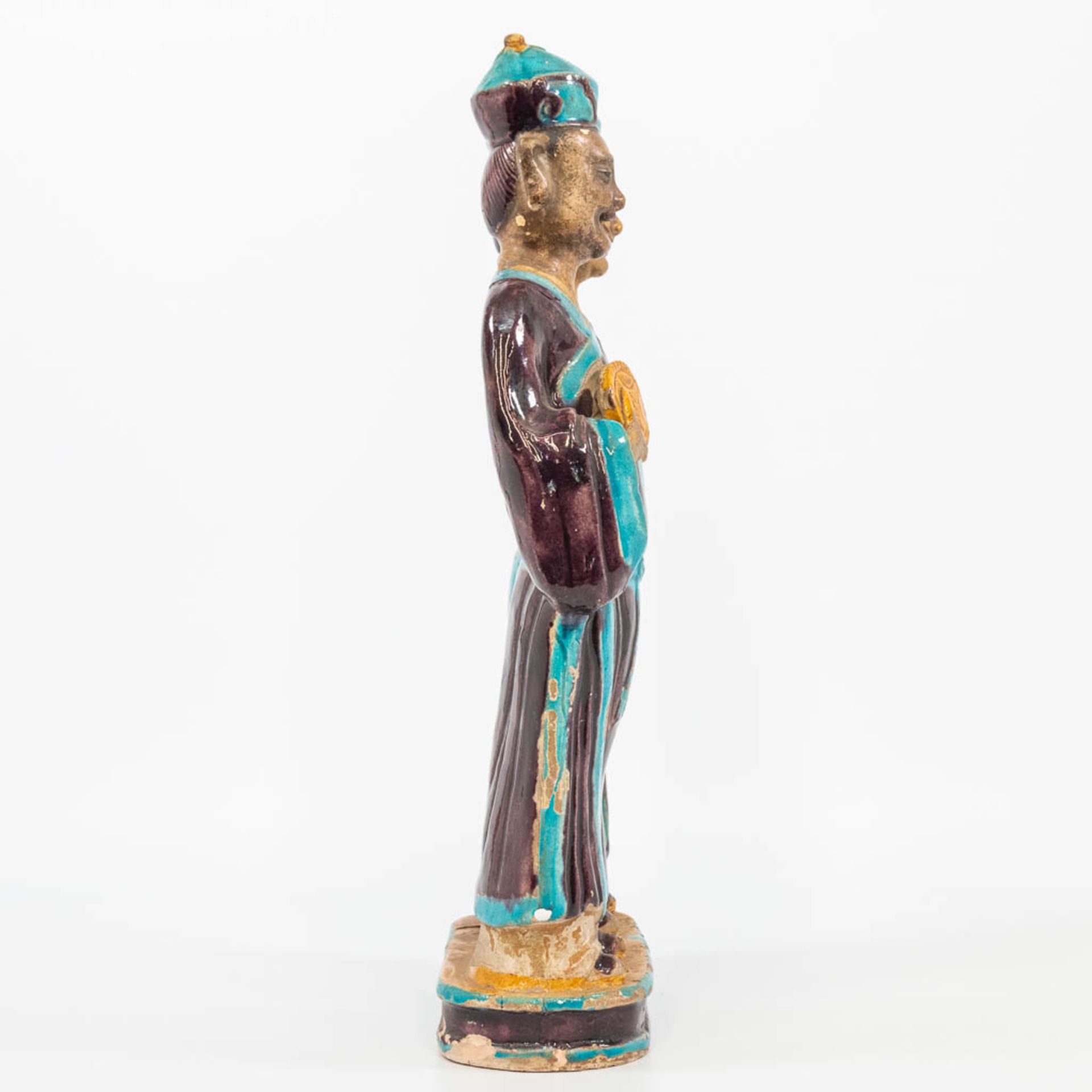 A statue made of glazed earthenware, a pair of Easern figurines. (8,5 x 24 x 41 cm) - Bild 3 aus 16