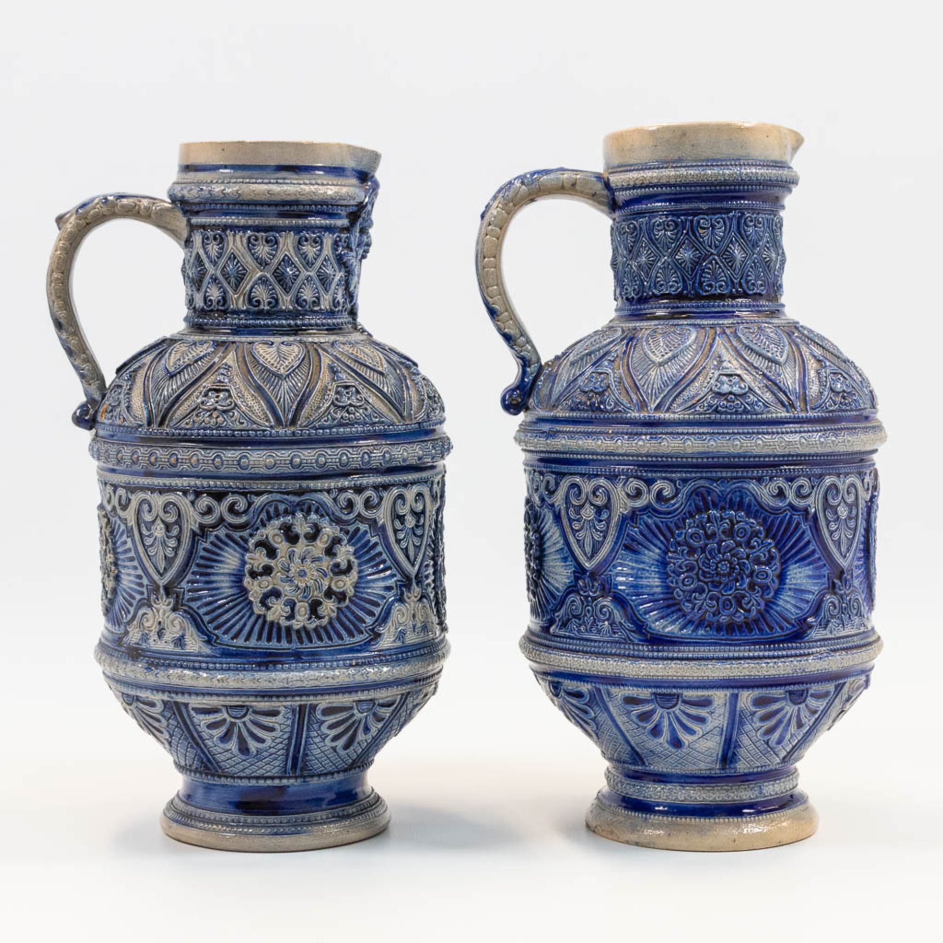 A collection of 2 Westerwald Pitchers with blue glaze, of which one has a Bartmann. (32 x 18 cm) - Image 7 of 14