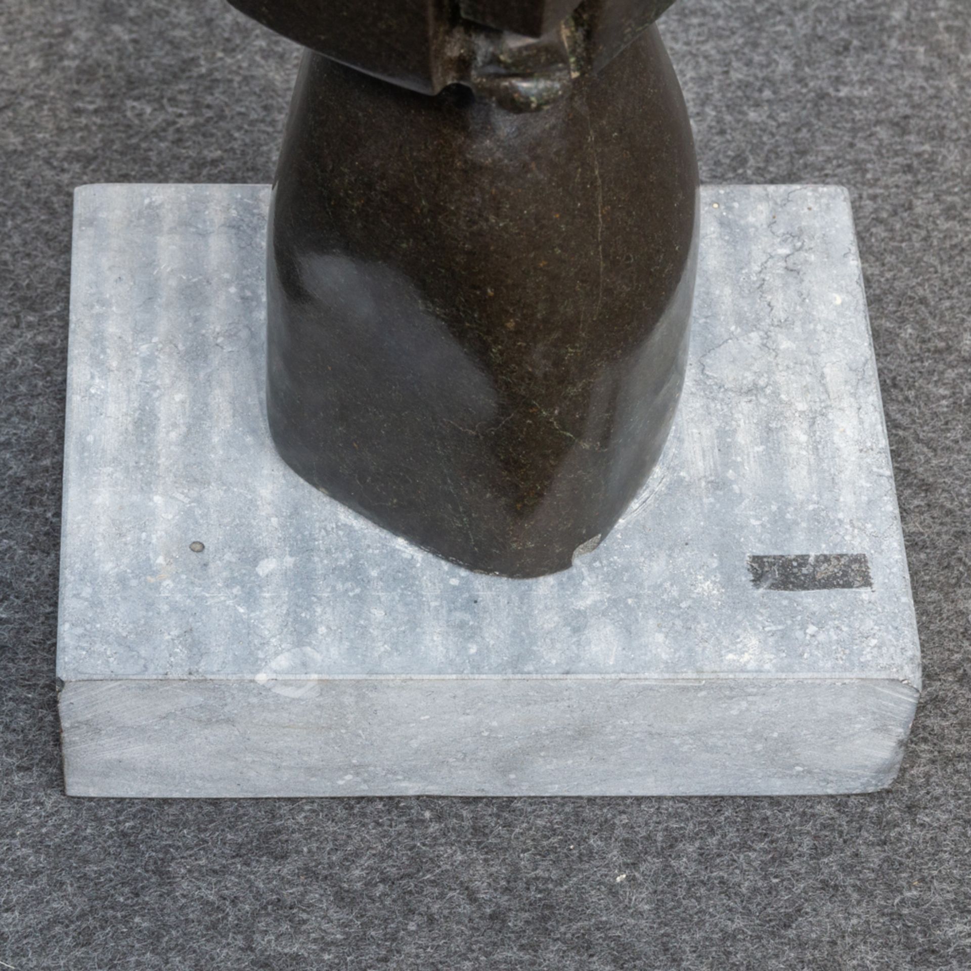 An African statue made of steatite and marked L. Office. (16 x 20 x 87 cm) - Bild 10 aus 16