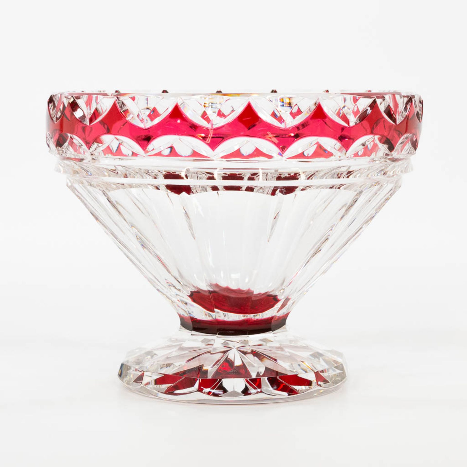 A large vase made of colored and cut crystal. Marked Val Saint Lambert, and made in Belgium. (16,5 x - Image 5 of 10