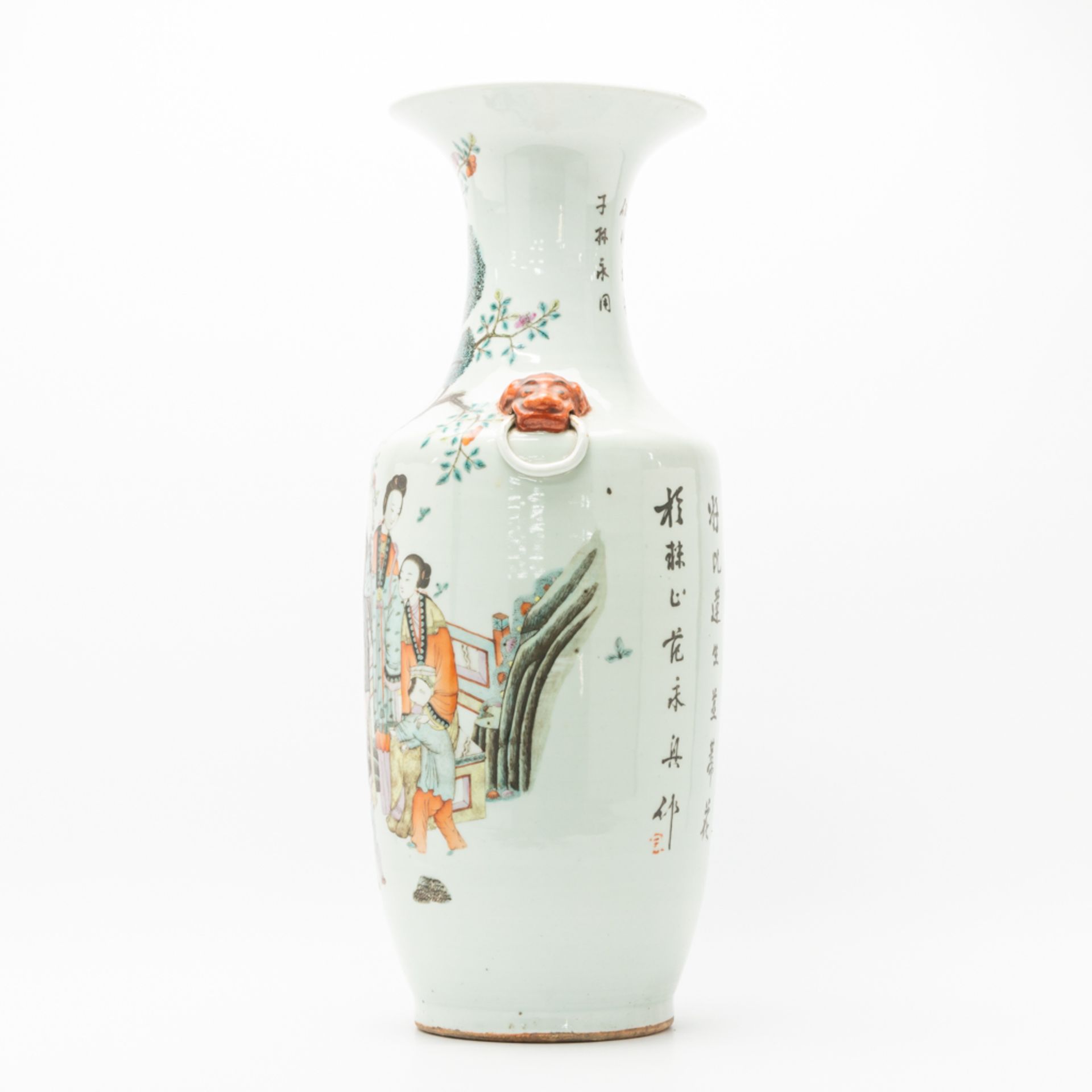 A Chinese vase with decor of ladies in court and children. 19th/20th century. (60 x 23 cm) - Bild 8 aus 17