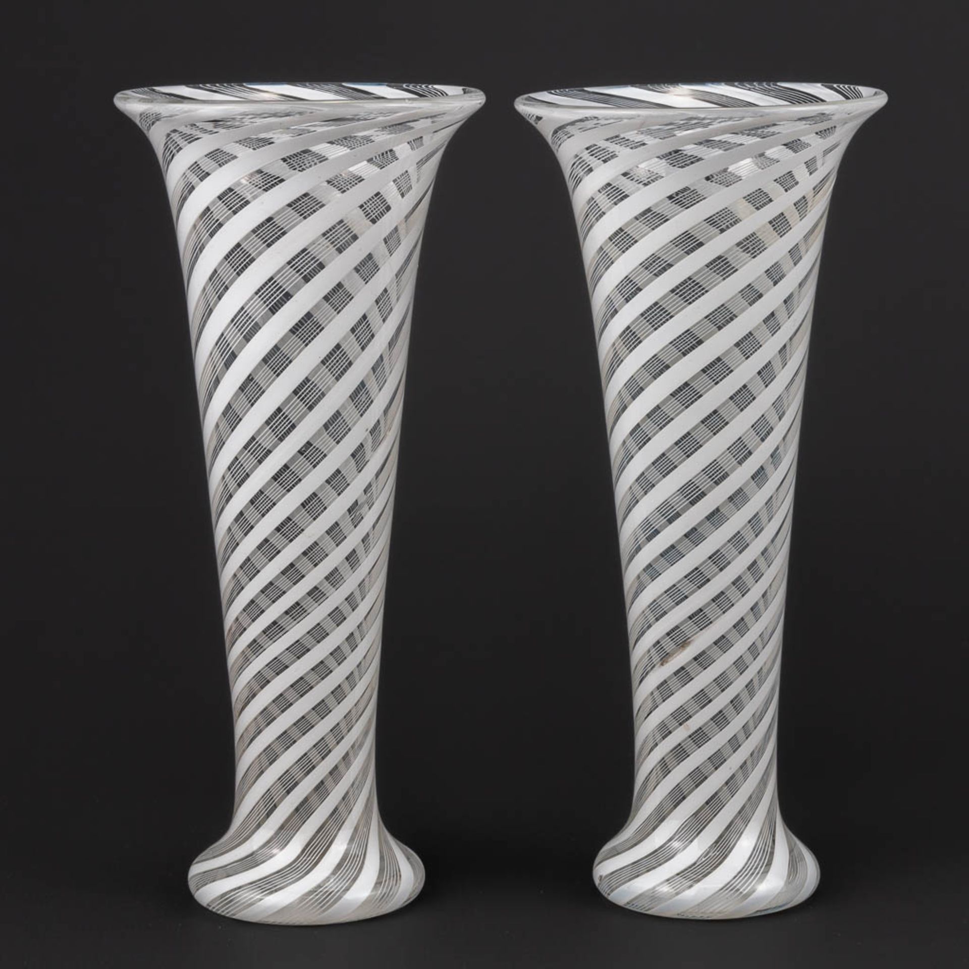 A pair of vases made of glass in Murano, Italy, around 1900. (16 x 7 cm) - Image 5 of 11