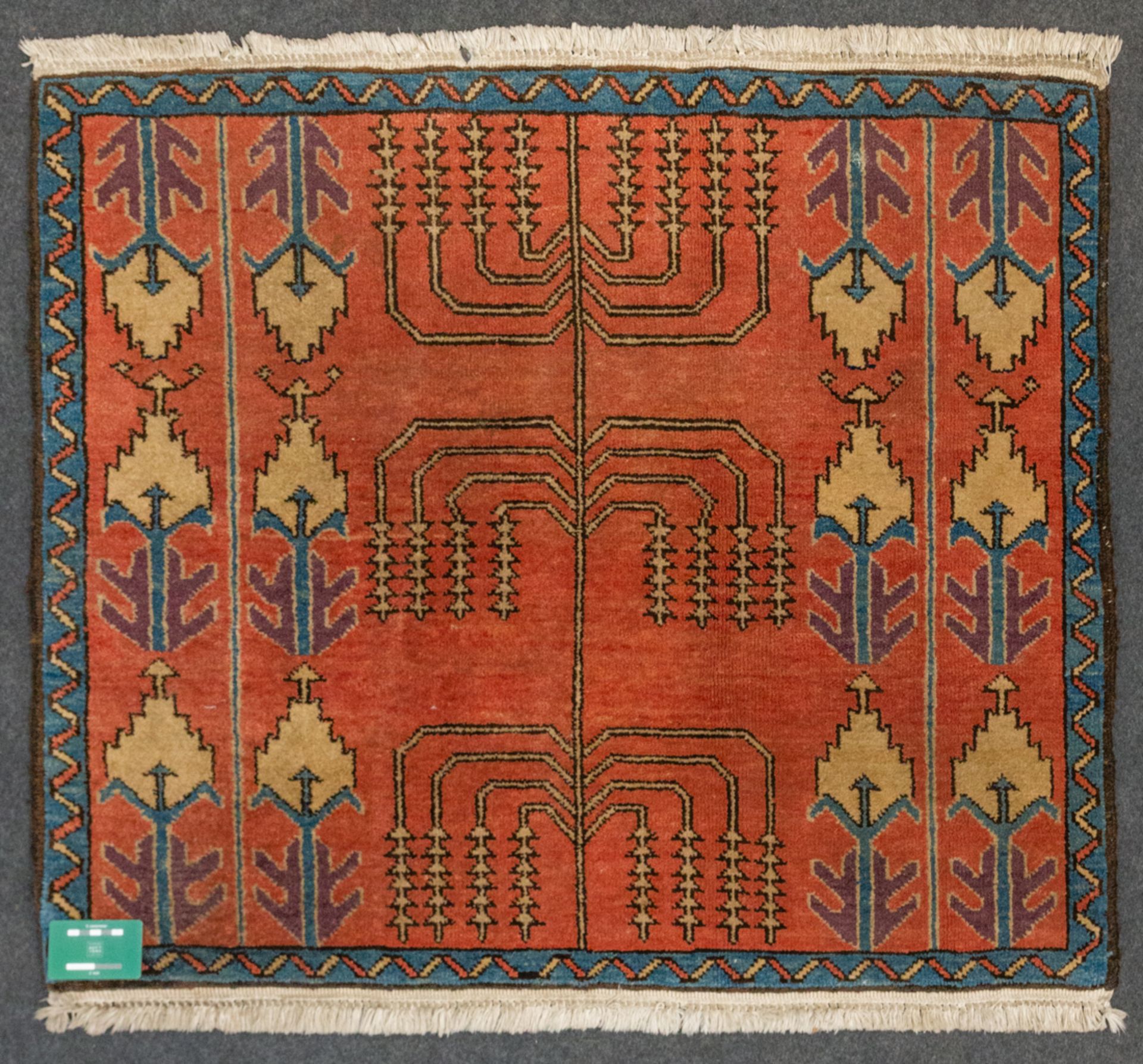 A collection of 2 eastern Kelim hand-made carpets. (84 x 272)(85 x 101). - Bild 4 aus 17