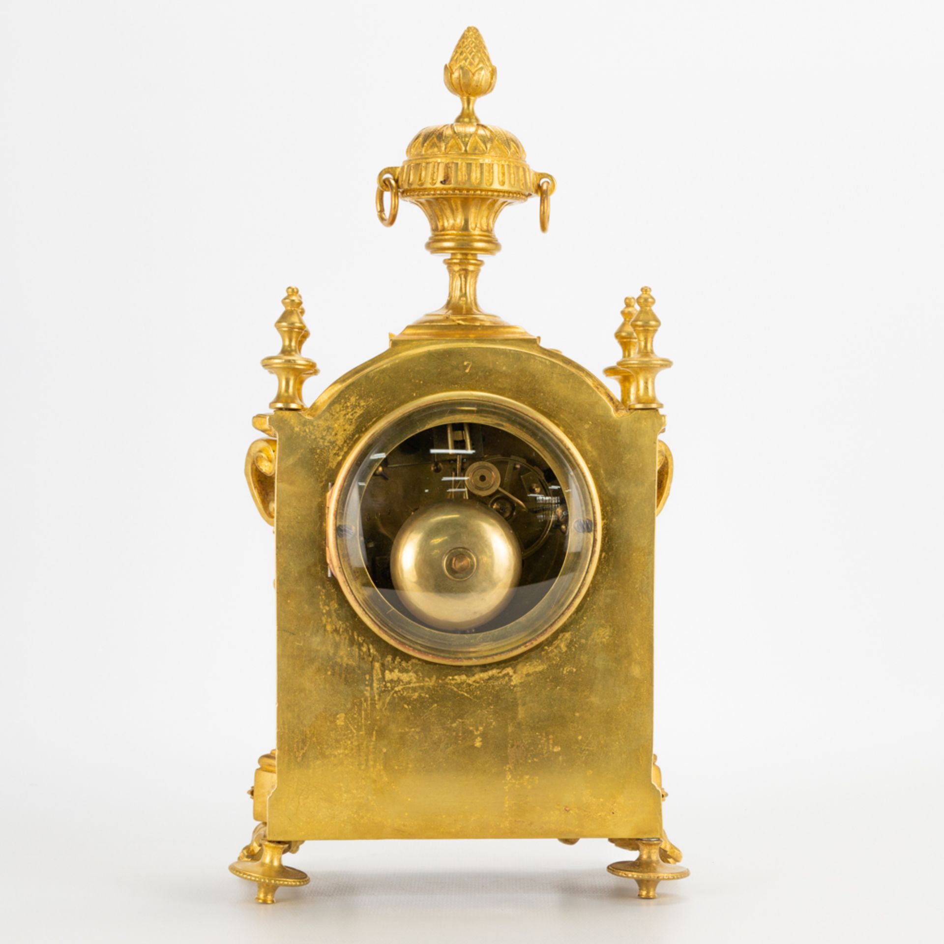 A ormolu gilt table clock made of bronze. 19th century. (10 x 17 x 31 cm) - Image 5 of 16