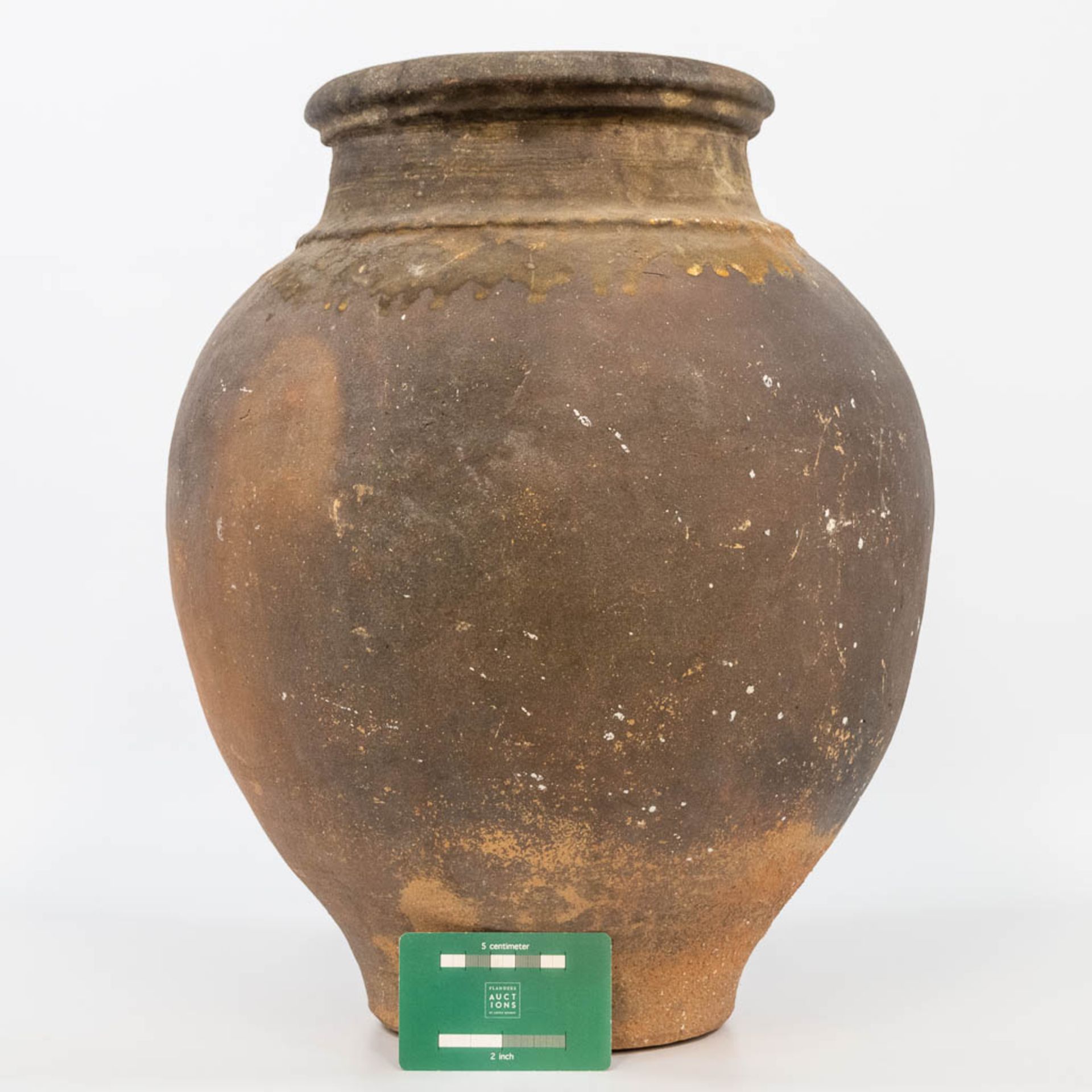 An antique terracotta jar. 19th century. (49 x 32 cm) - Bild 3 aus 12