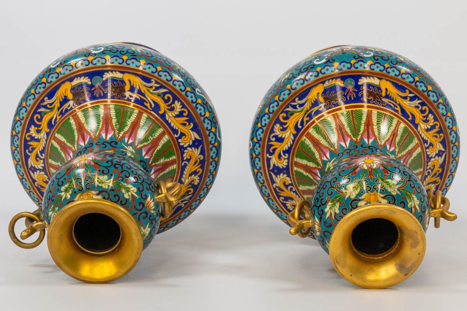 A pair of cloisonnŽ display vases and brons rings. The second half of the 20th century. (30,5 x 20 c - Bild 10 aus 12