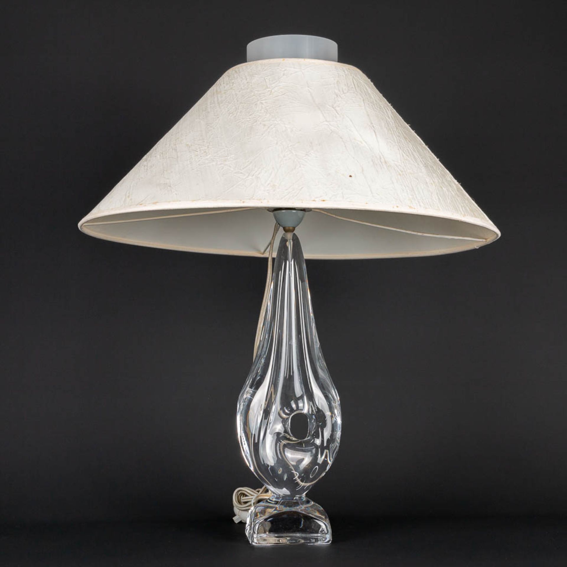 A Daum Nancy table lamp made of crystal with a fabric lamp shade. 20th century. (9 x 9 x 33 cm) - Image 6 of 12