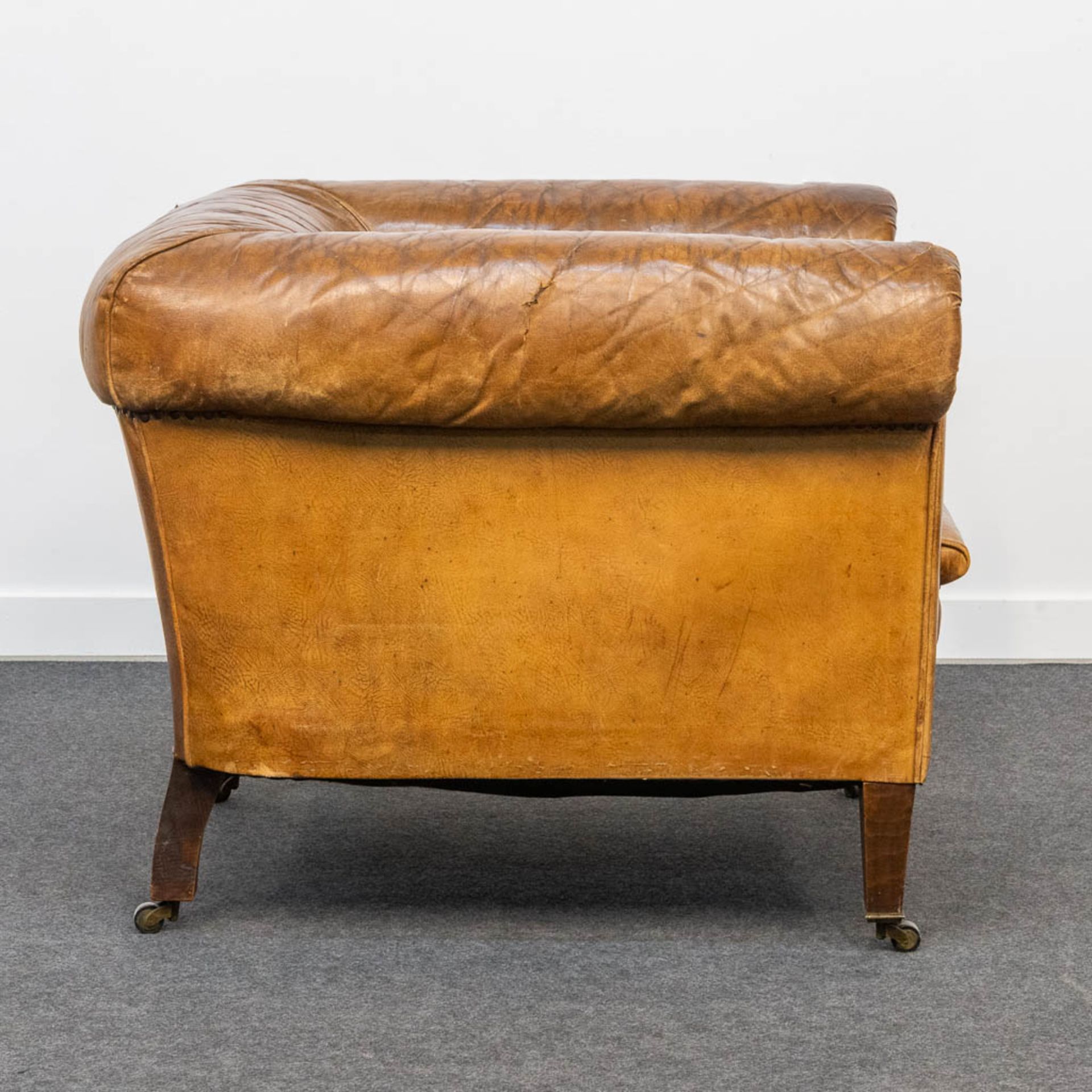 An antique leather club sofa. The first half of the 20th century. (85 x 88 x 70 cm) - Bild 7 aus 18