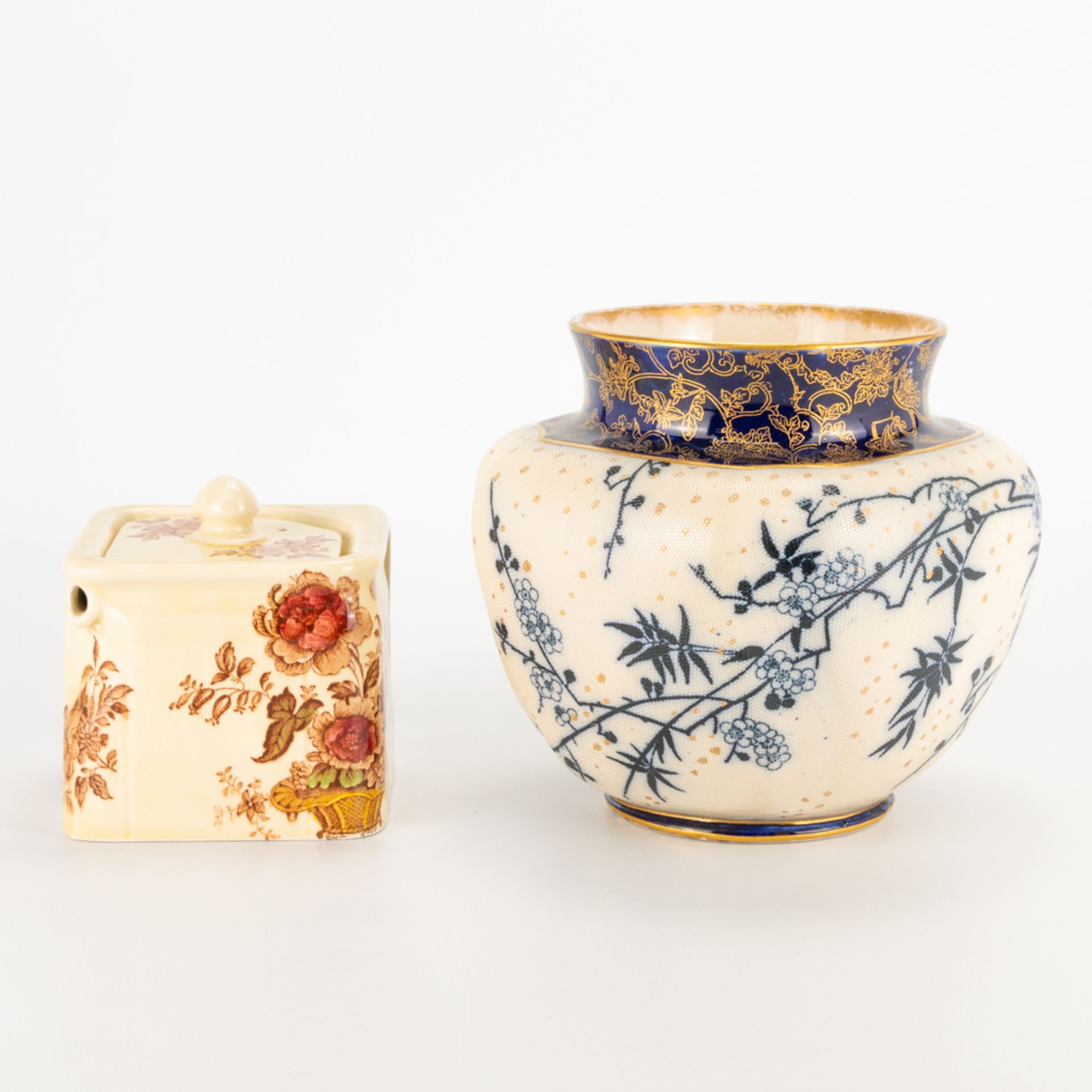 A collection of 2 pieces of English porcelain, a vase made by Doulton and a tea pot made by Clarice - Image 7 of 17