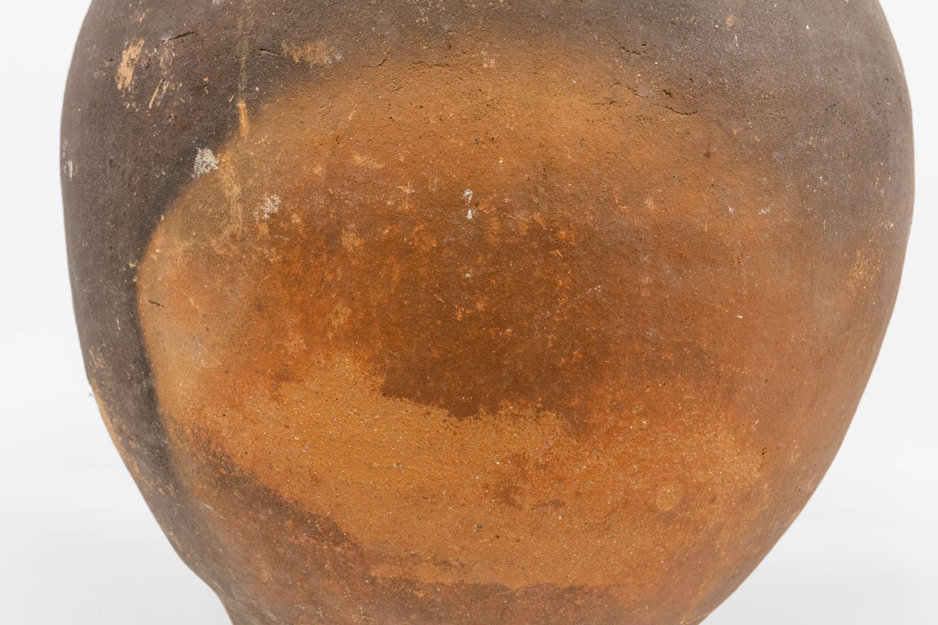 An antique terracotta jar. 19th century. (49 x 32 cm) - Bild 10 aus 12