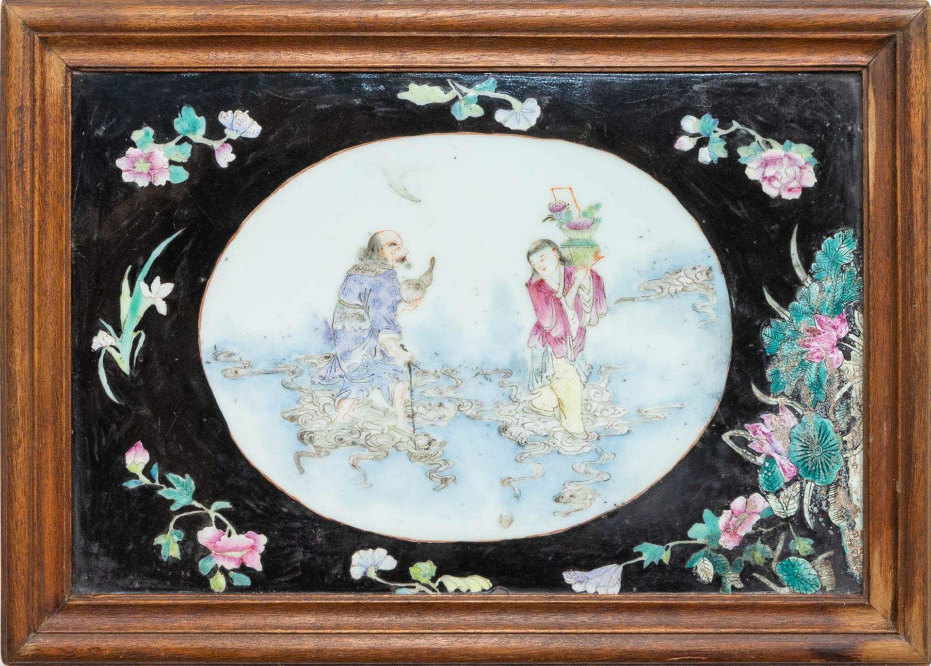 A pair of porcelain wall plaques Chinese porcelain, Famille noir with images of the immortals. 19th/ - Bild 2 aus 13
