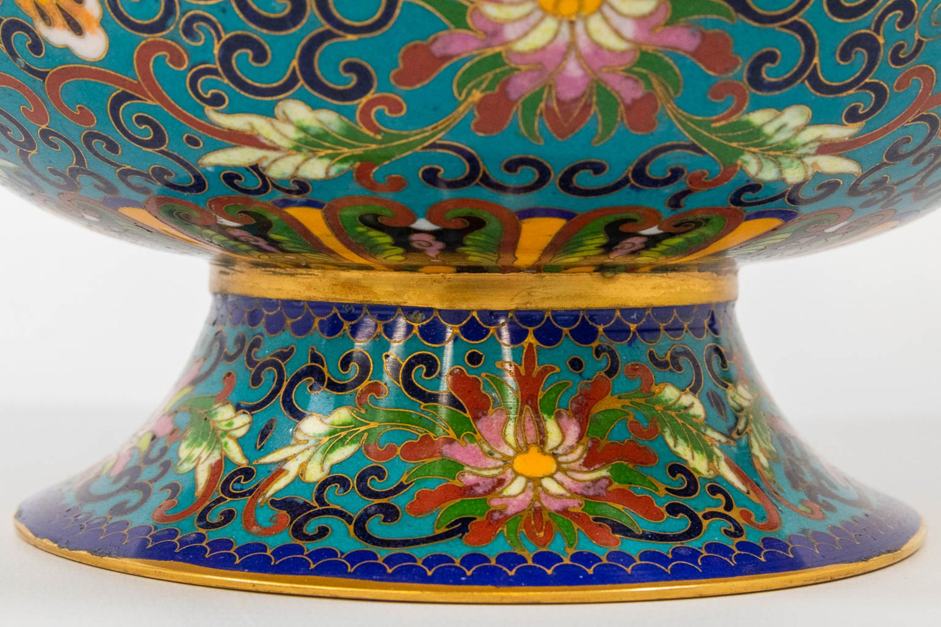 A pair of cloisonnŽ display vases and brons rings. The second half of the 20th century. (30,5 x 20 c - Bild 11 aus 12