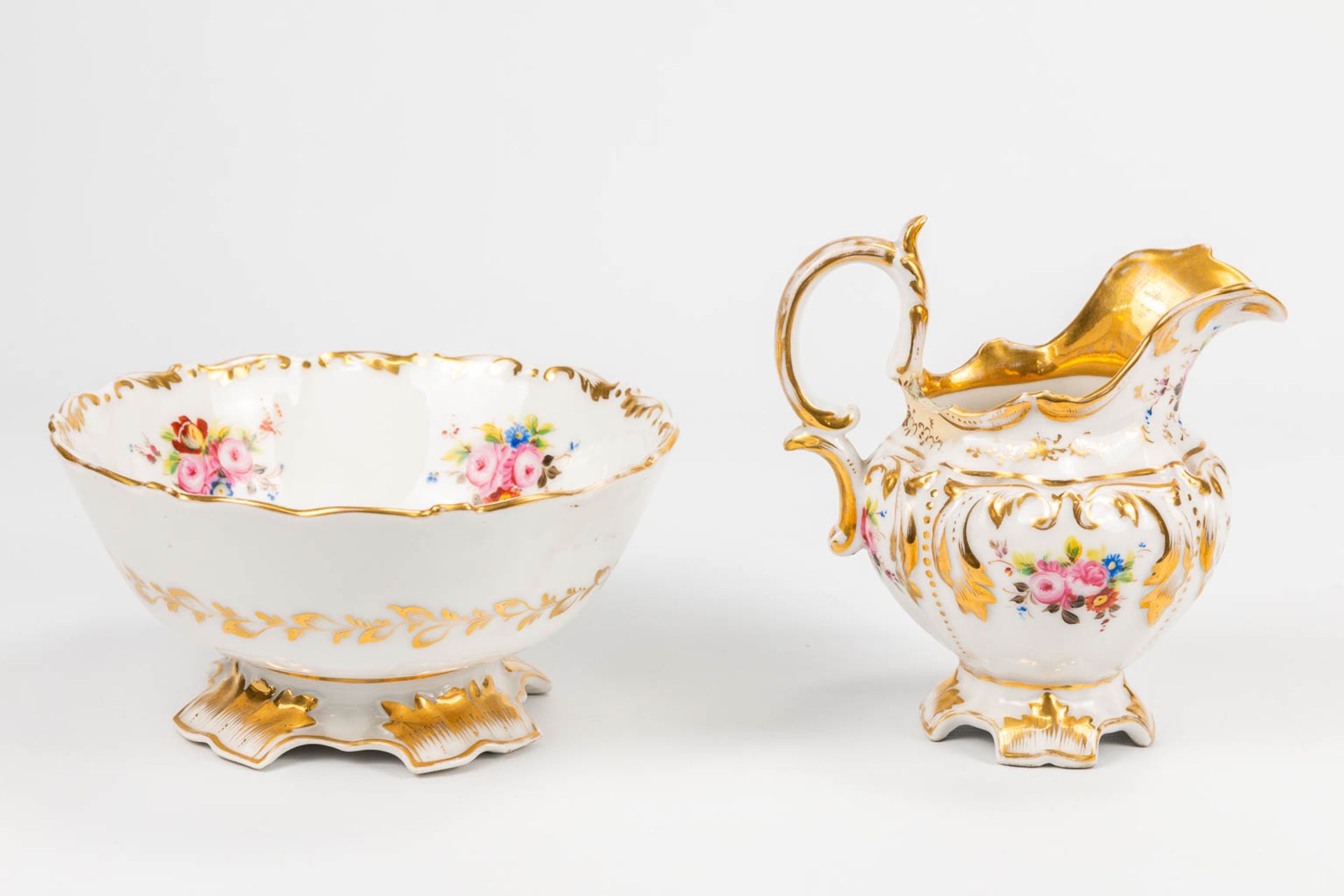 A coffee and tea service made of Vieux Bruxelles porcelain with hand painted flower decors. (20 x 28 - Bild 8 aus 18
