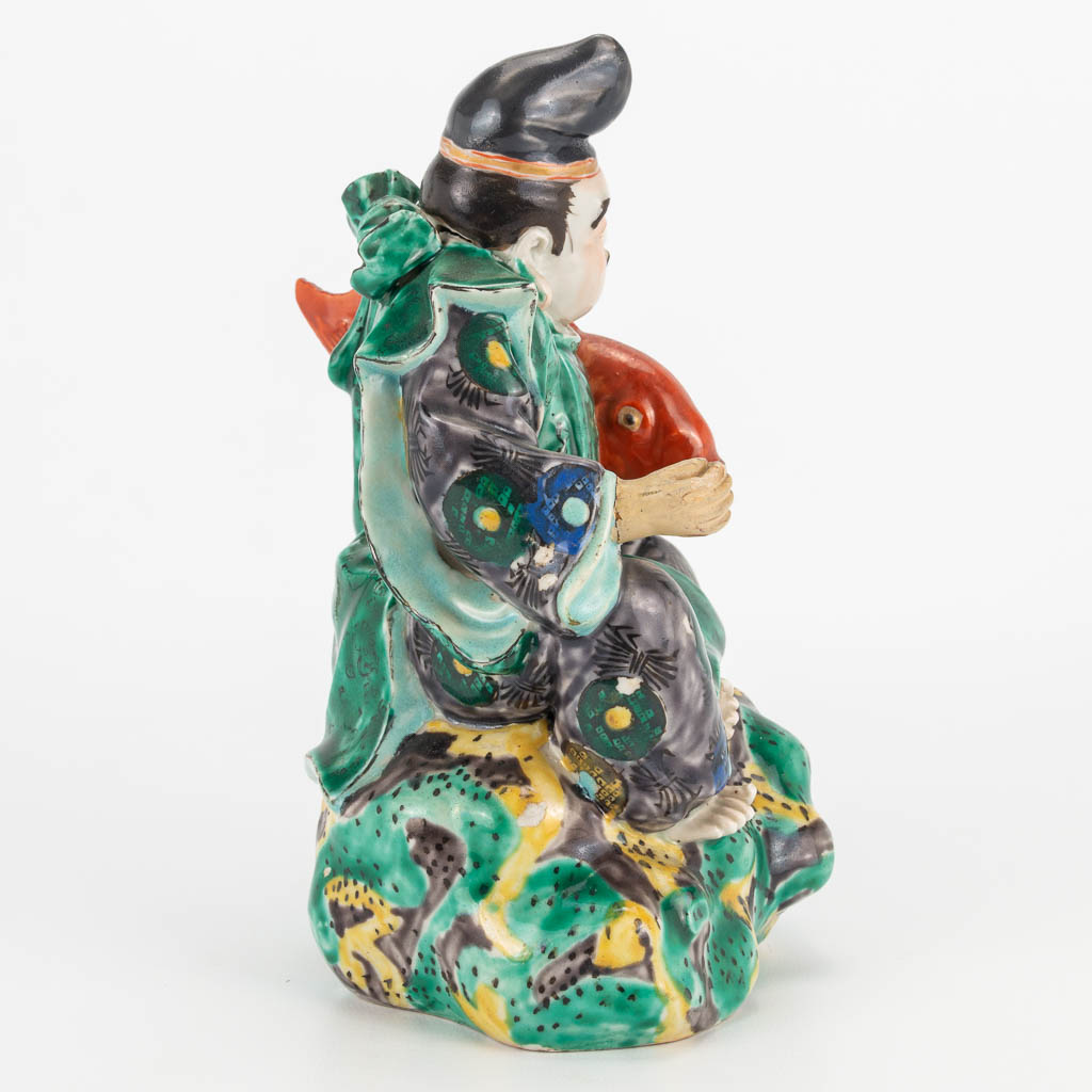 A Chinese porcelain statue of a fisherman. 19th/20th century. (11 x 14 x 20 cm) - Image 2 of 17