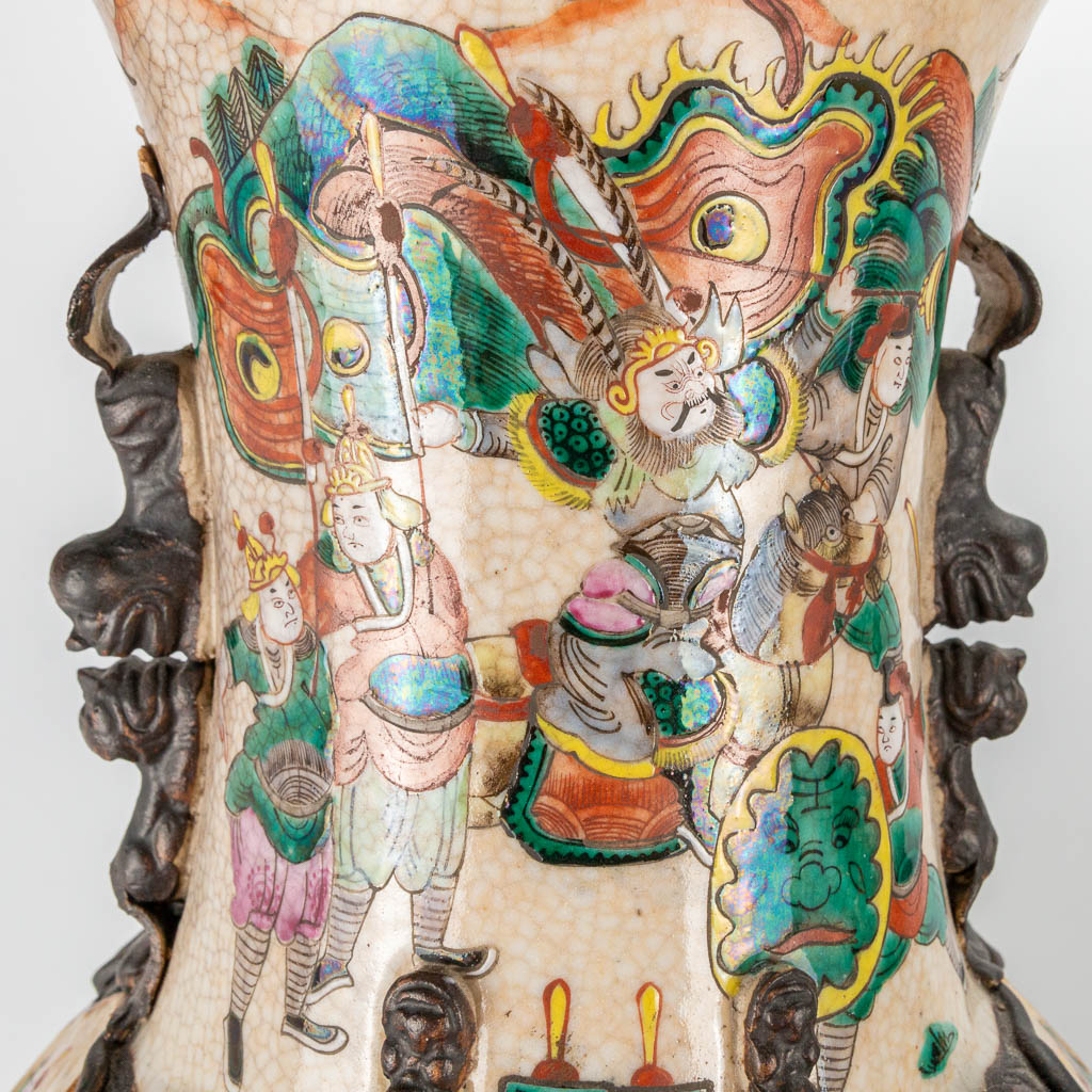 A pair of large Nanking Chinese vases with decor of warriors. 19th/20th century. (62 x 24 cm) - Image 17 of 29