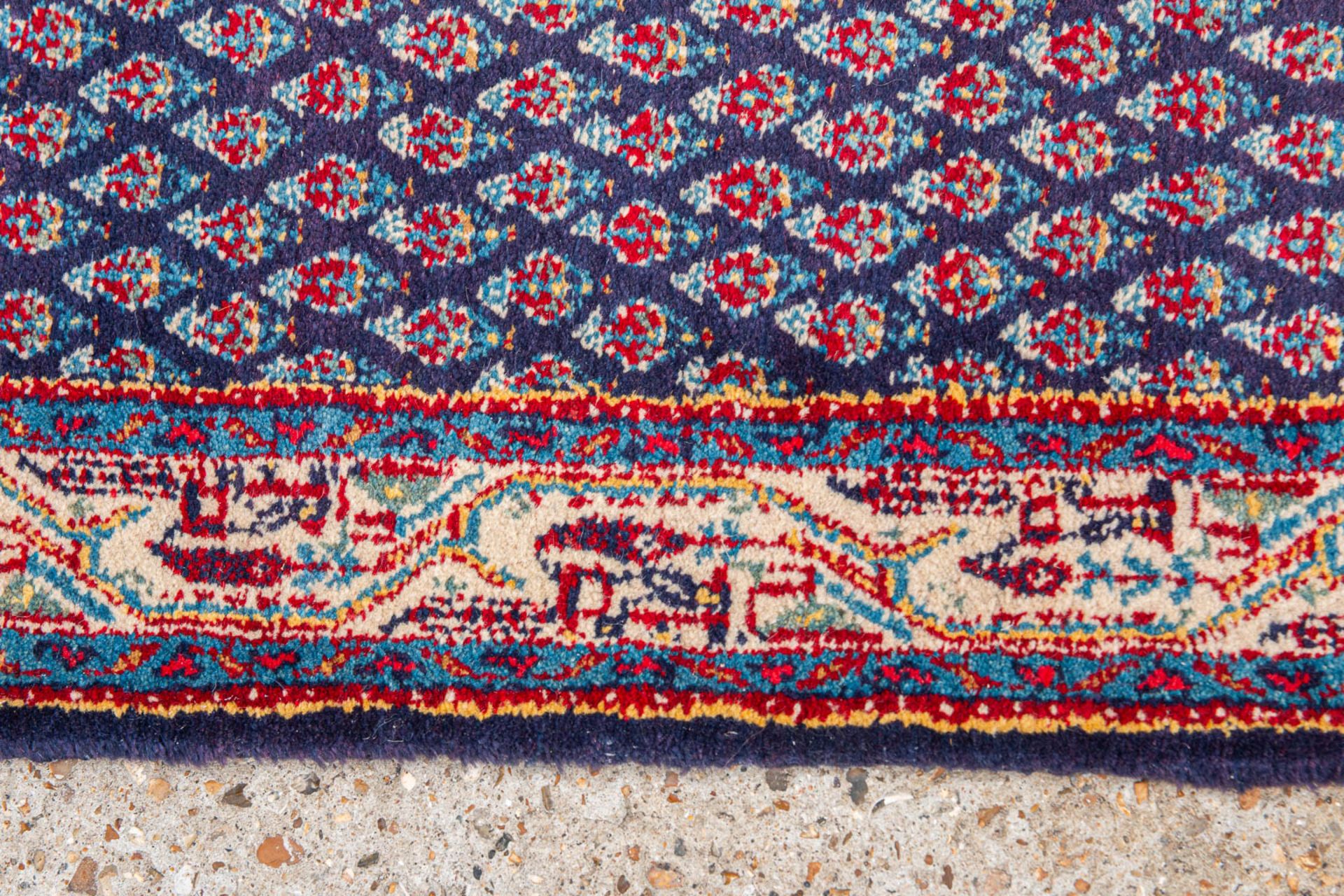 An Oriental hand-made runner carpet. Hamadan. (623 x 80 cm) - Image 2 of 7